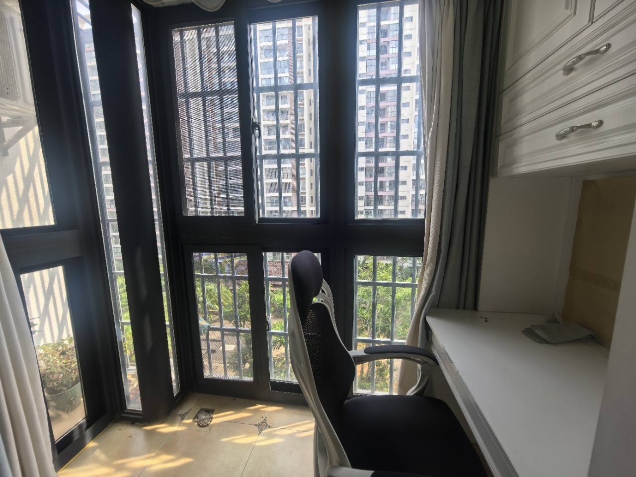 伊泰天骄一期  2室2厅1卫    115.0万客厅