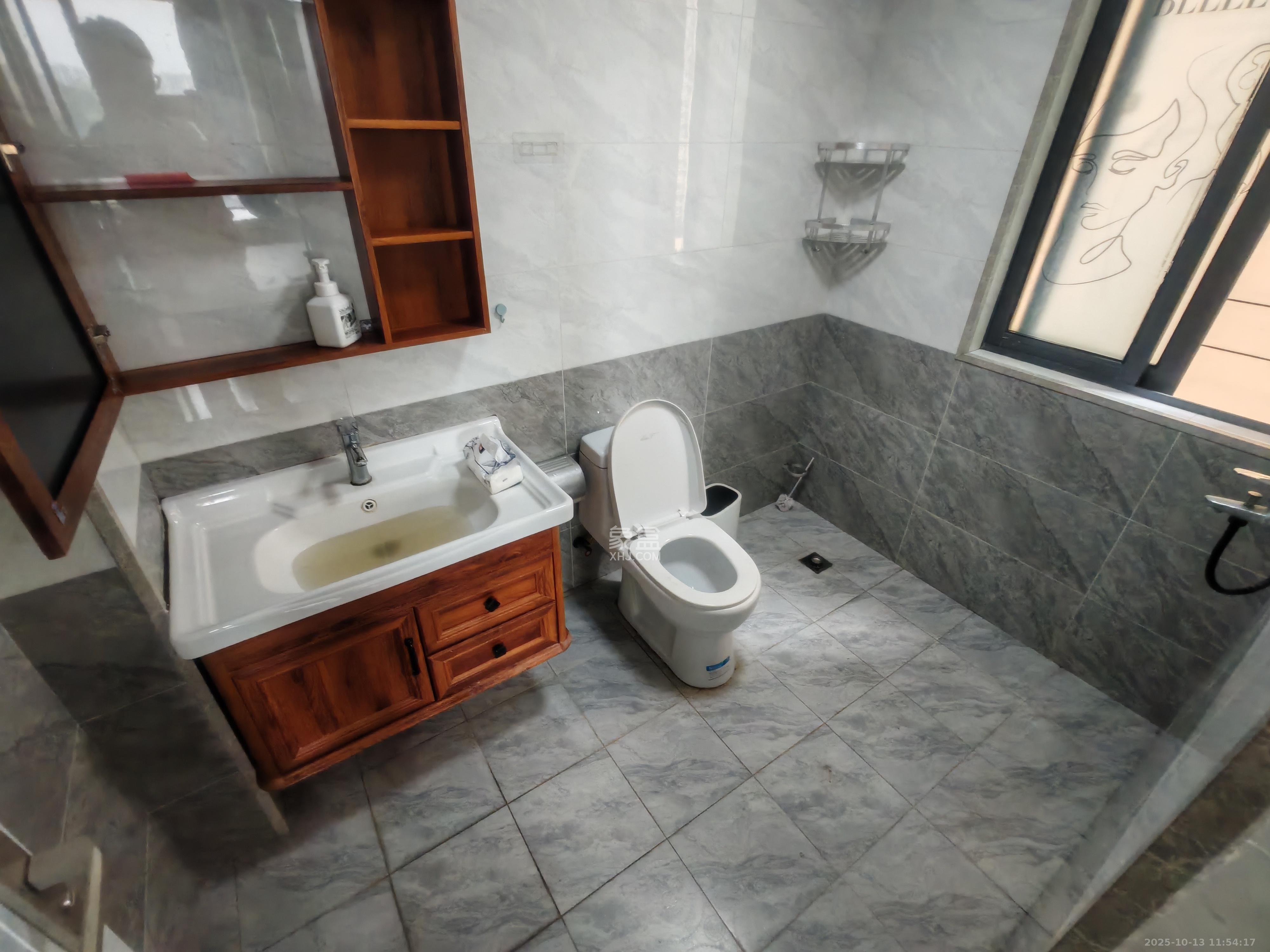 西湖鸿运佳苑  1室0厅0卫    2400.0元/月室内图