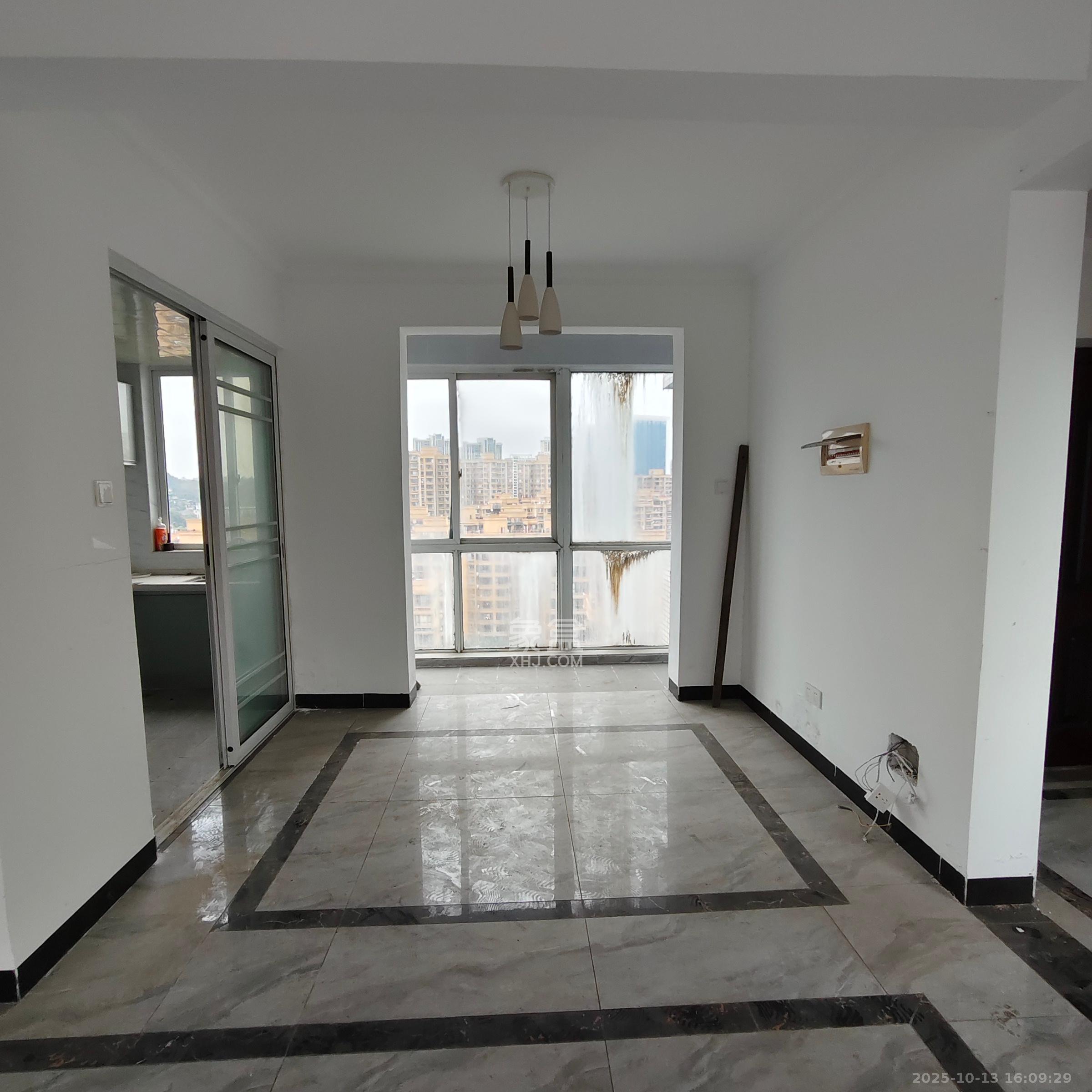 山语城一期  3室2厅2卫    2500.0元/月室内图