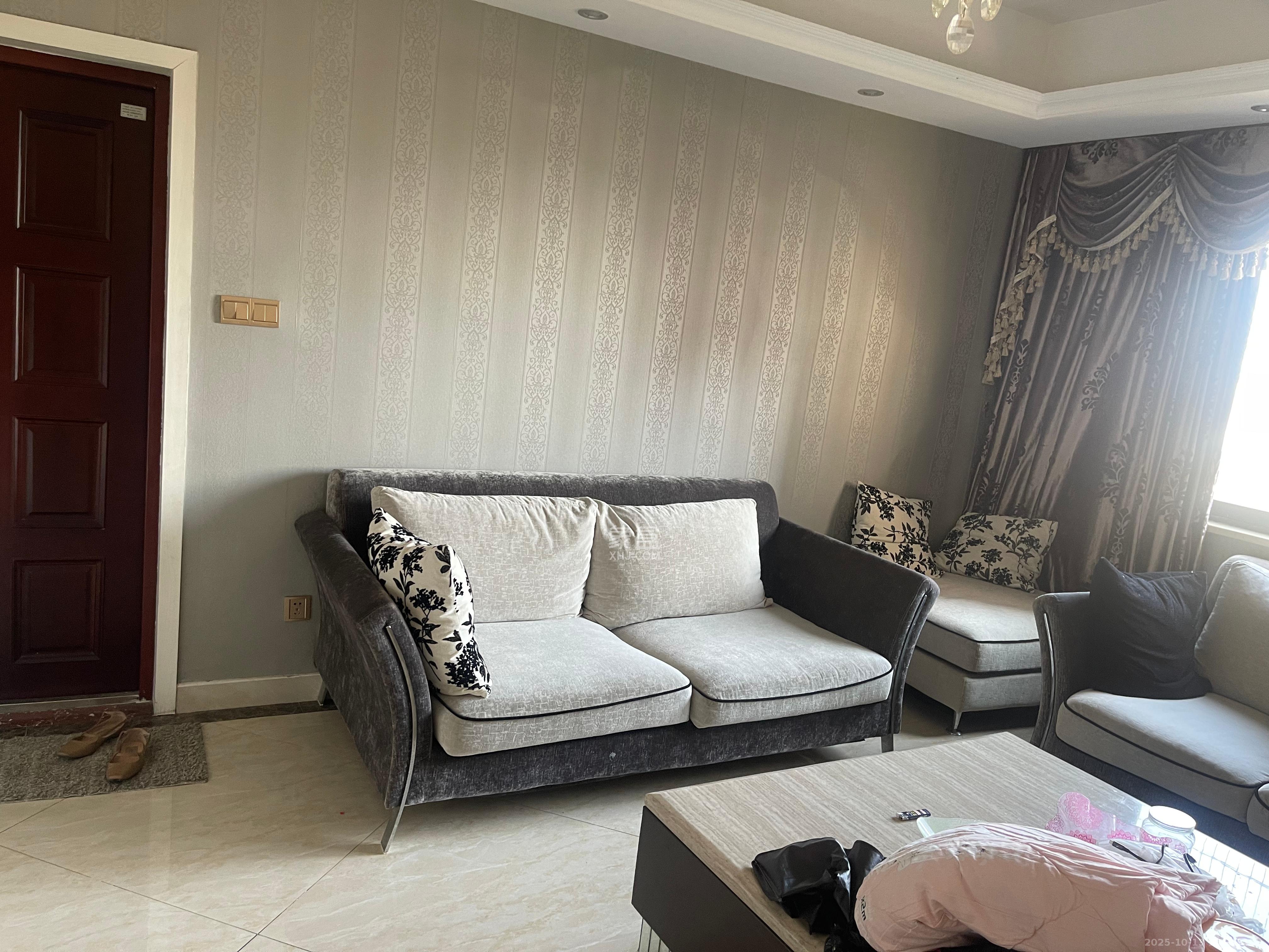 阳光锦城  3室2厅2卫    4000.0元/月