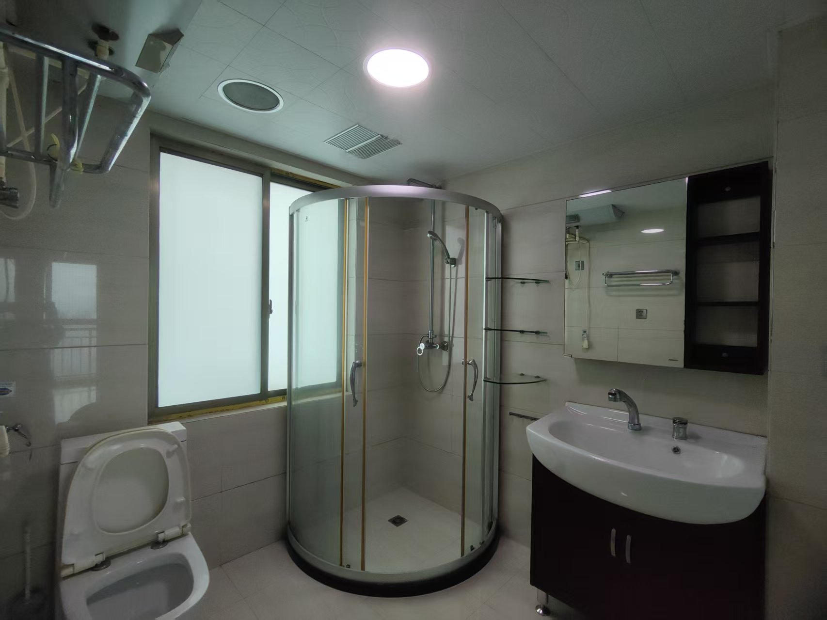 华苑阁  4室2厅2卫    2500.0元/月室内图