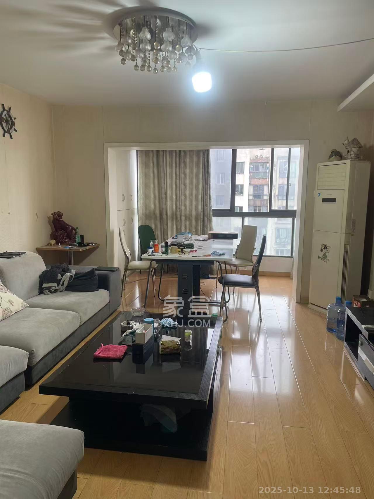 西子花苑  3室2厅1卫    2800.0元/月室内图