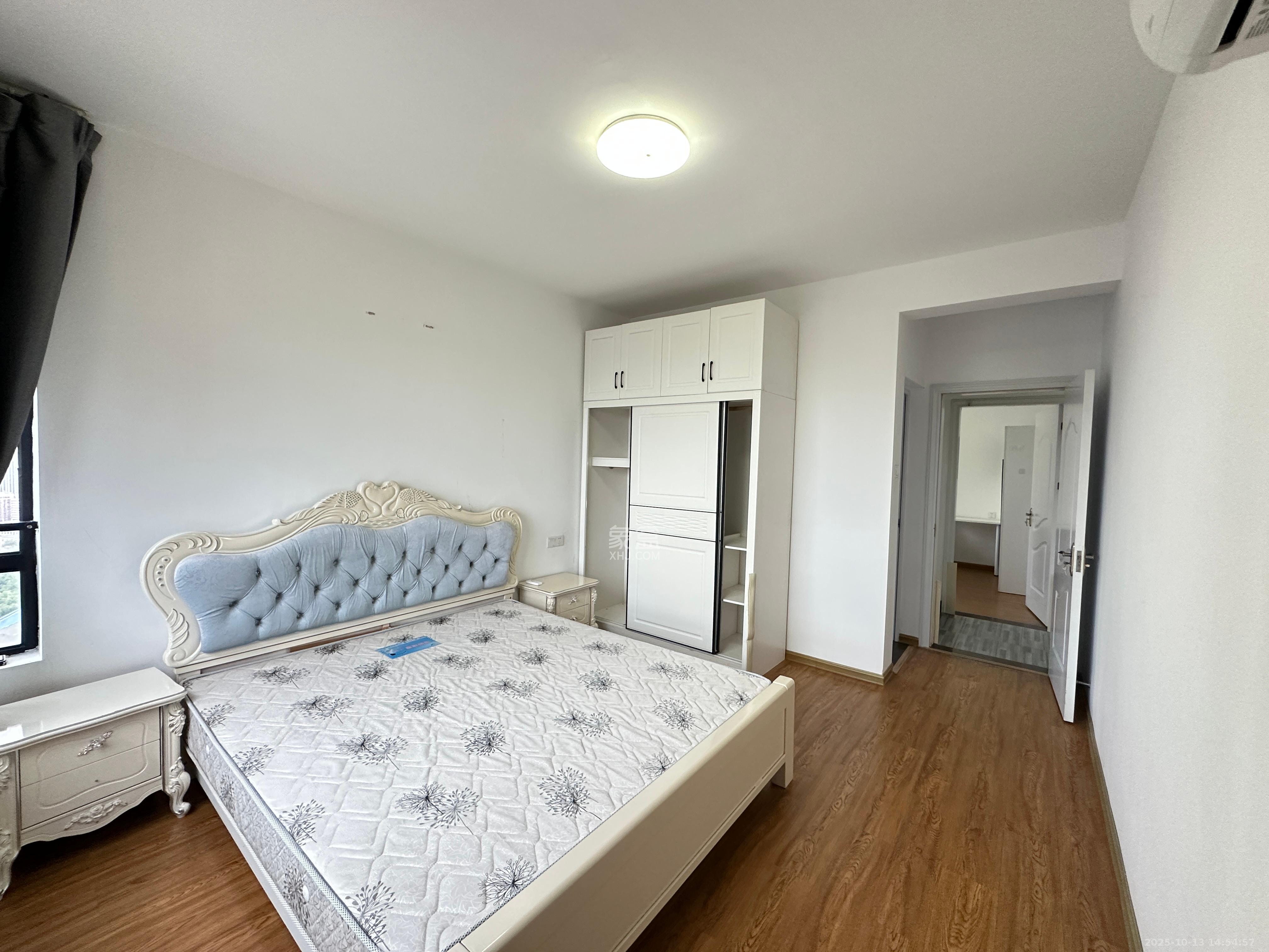 荣悦台 3室2厅2卫 3700.0元/月 荣悦台 3室2厅2卫 3700.0元/月室内图