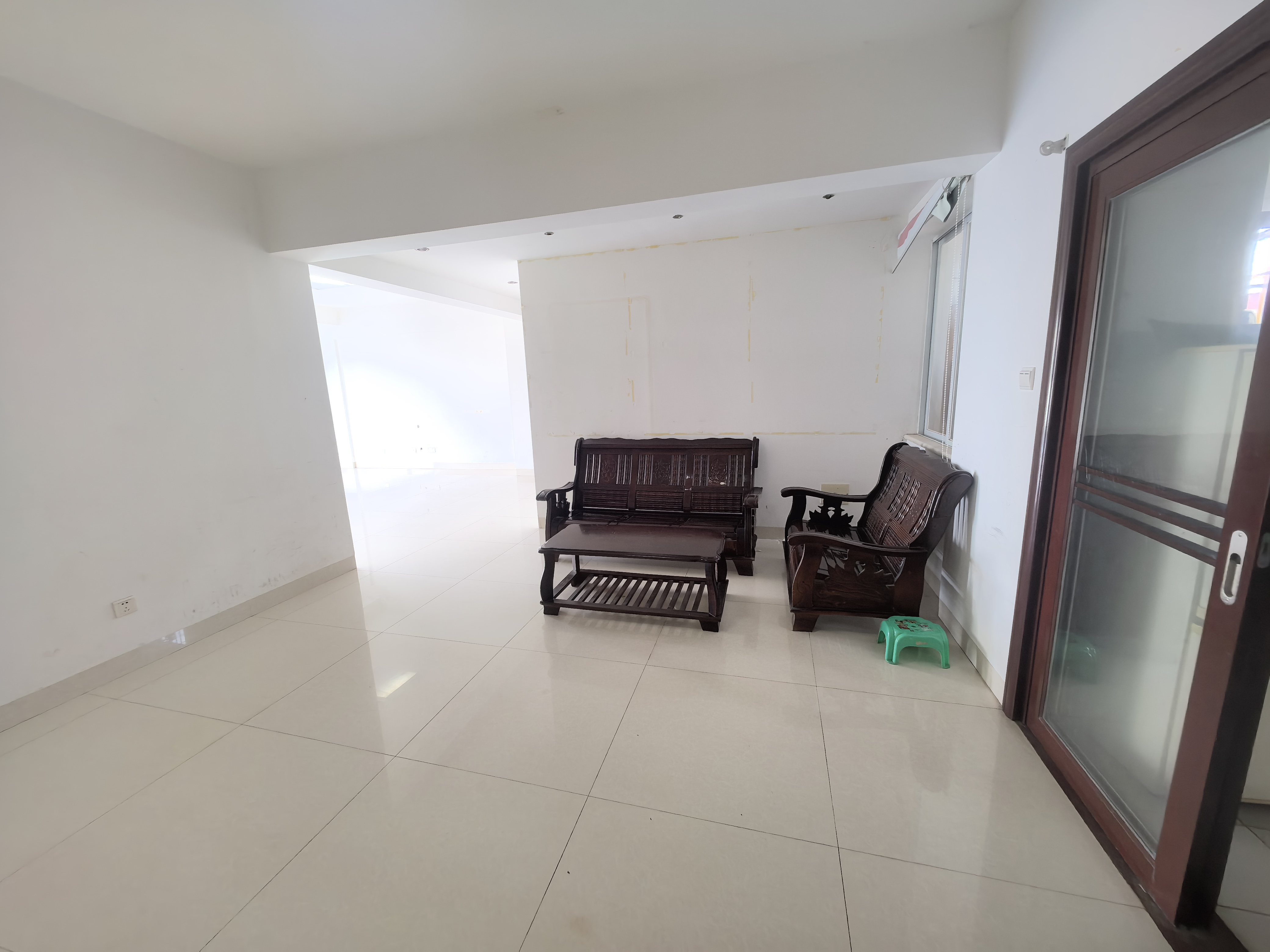 欣雅花园  3室2厅1卫    2700.0元/月室内图