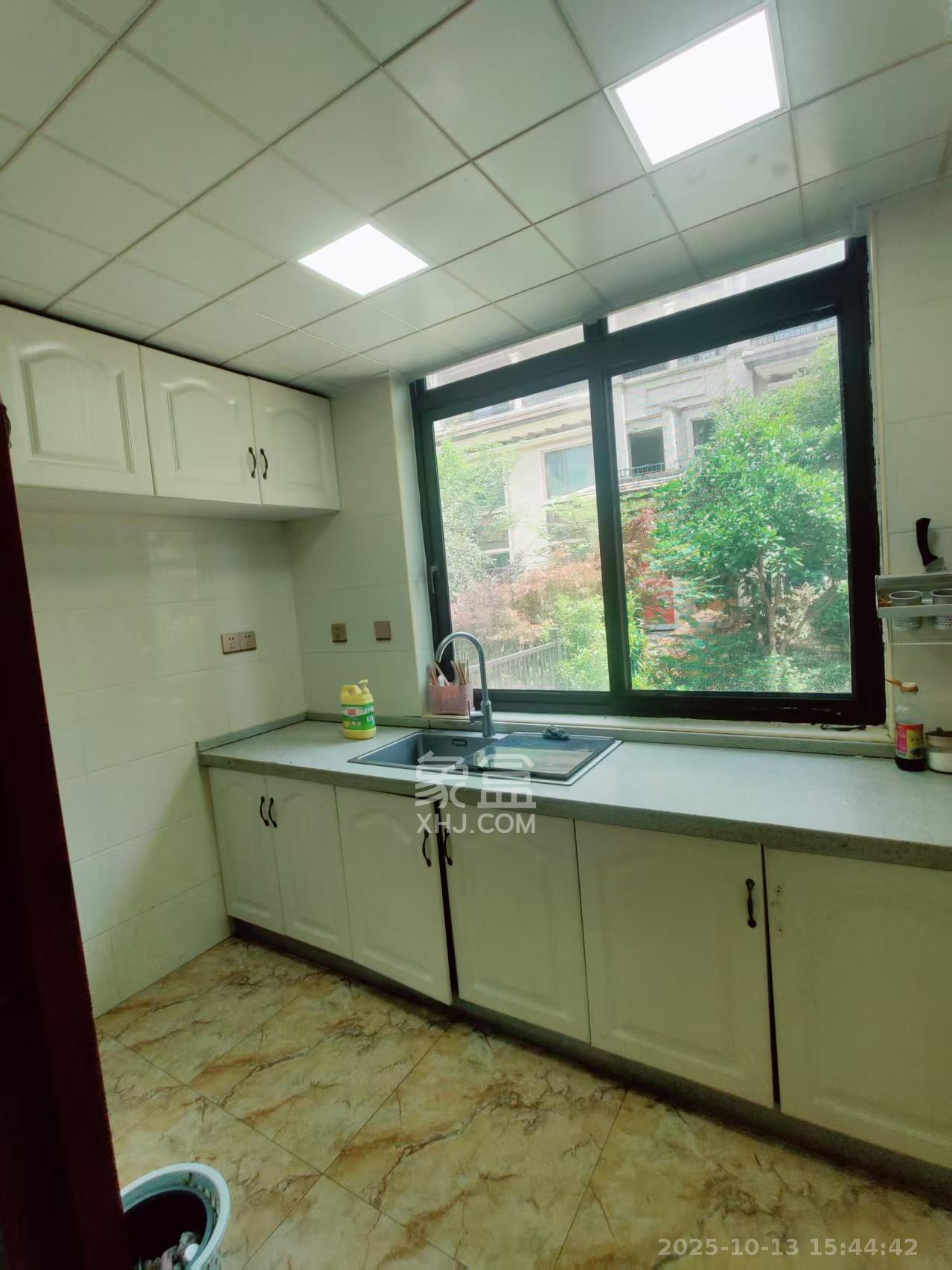 龙湖湘风原著(龙湖湘风星城)  6室3厅3卫    5500.0元/月 龙湖湘风原著(龙湖湘风星城)  6室3厅3卫    5500.0元/月室内图