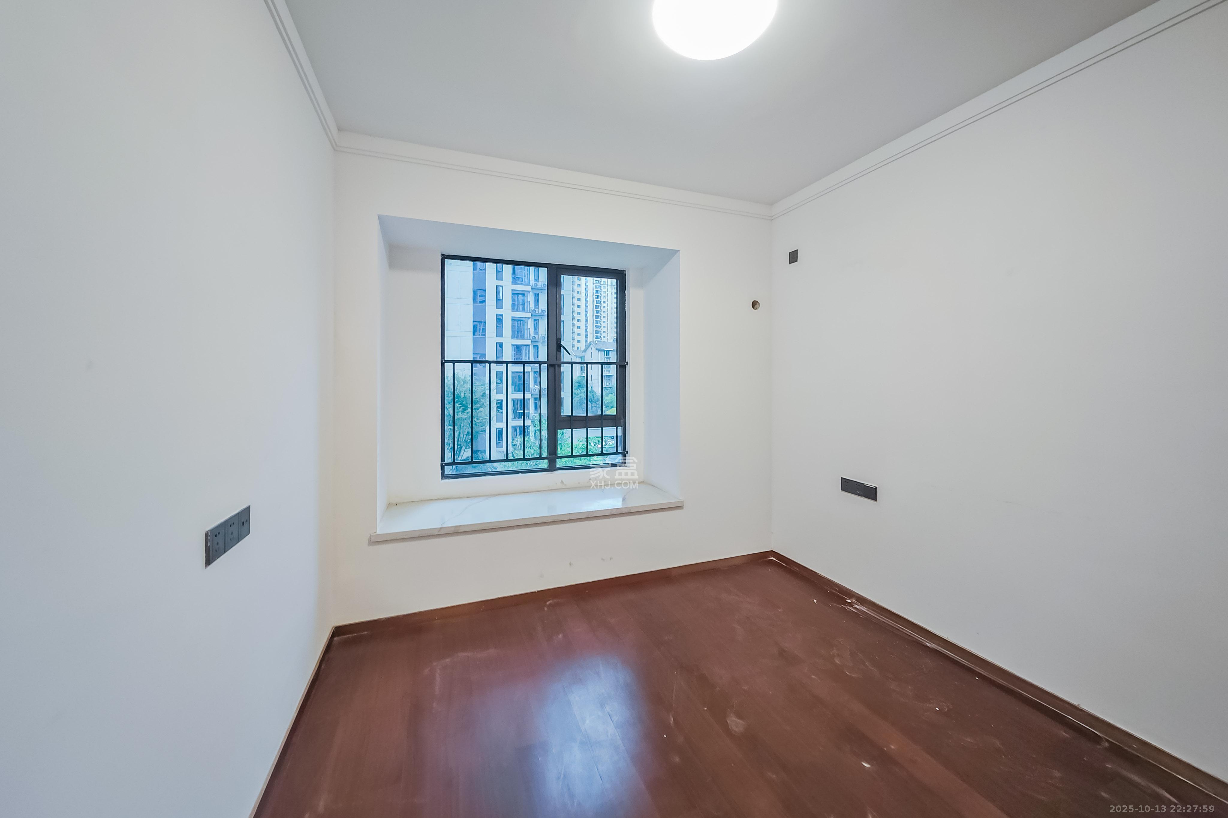 旭辉雨花郡  4室2厅2卫    218.8万 旭辉雨花郡  4室2厅2卫    218.8万卧室