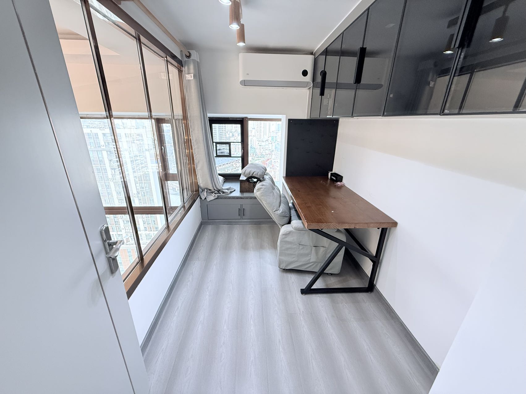 金龙城市广场二期  3室2厅2卫    3800.0元/月室内图