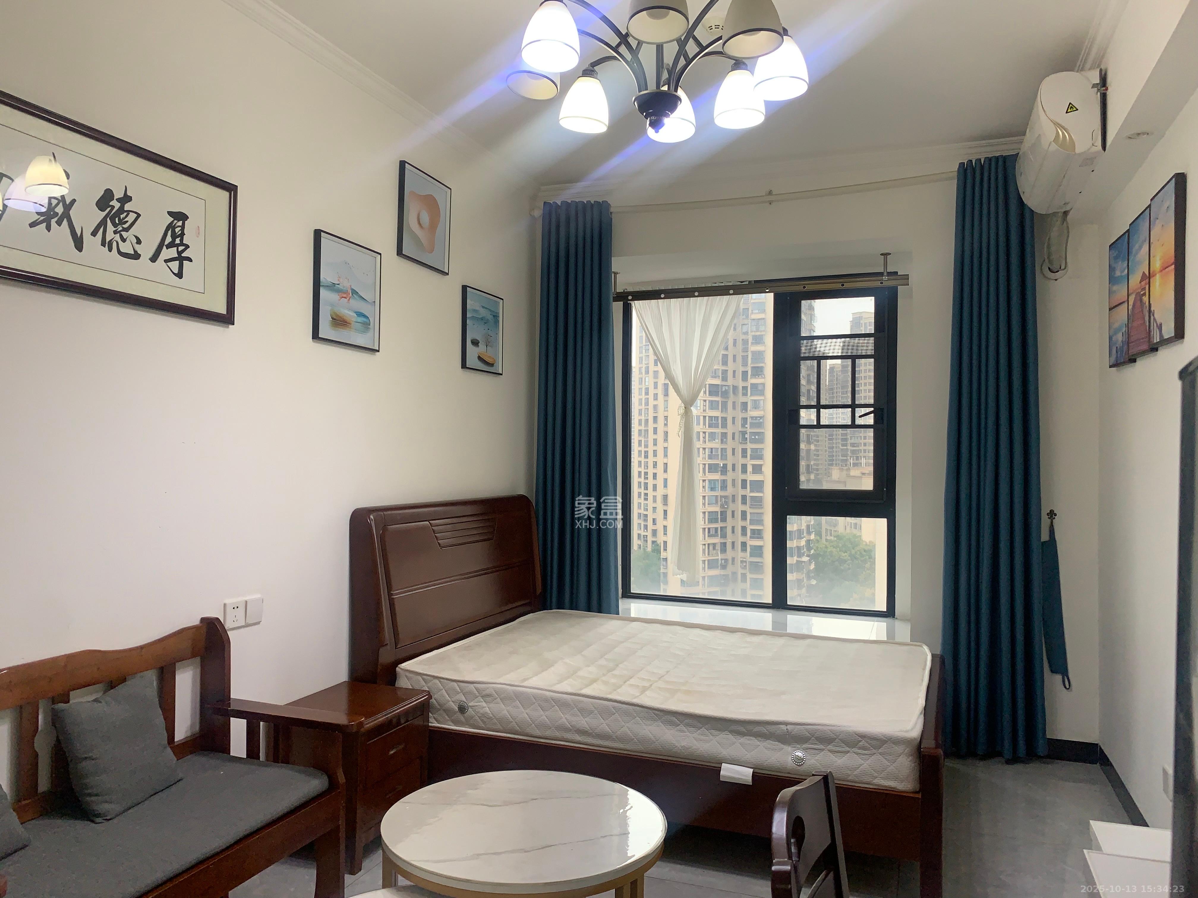 保利麓谷林语I区  1室1厅1卫    1400.0元/月室内图