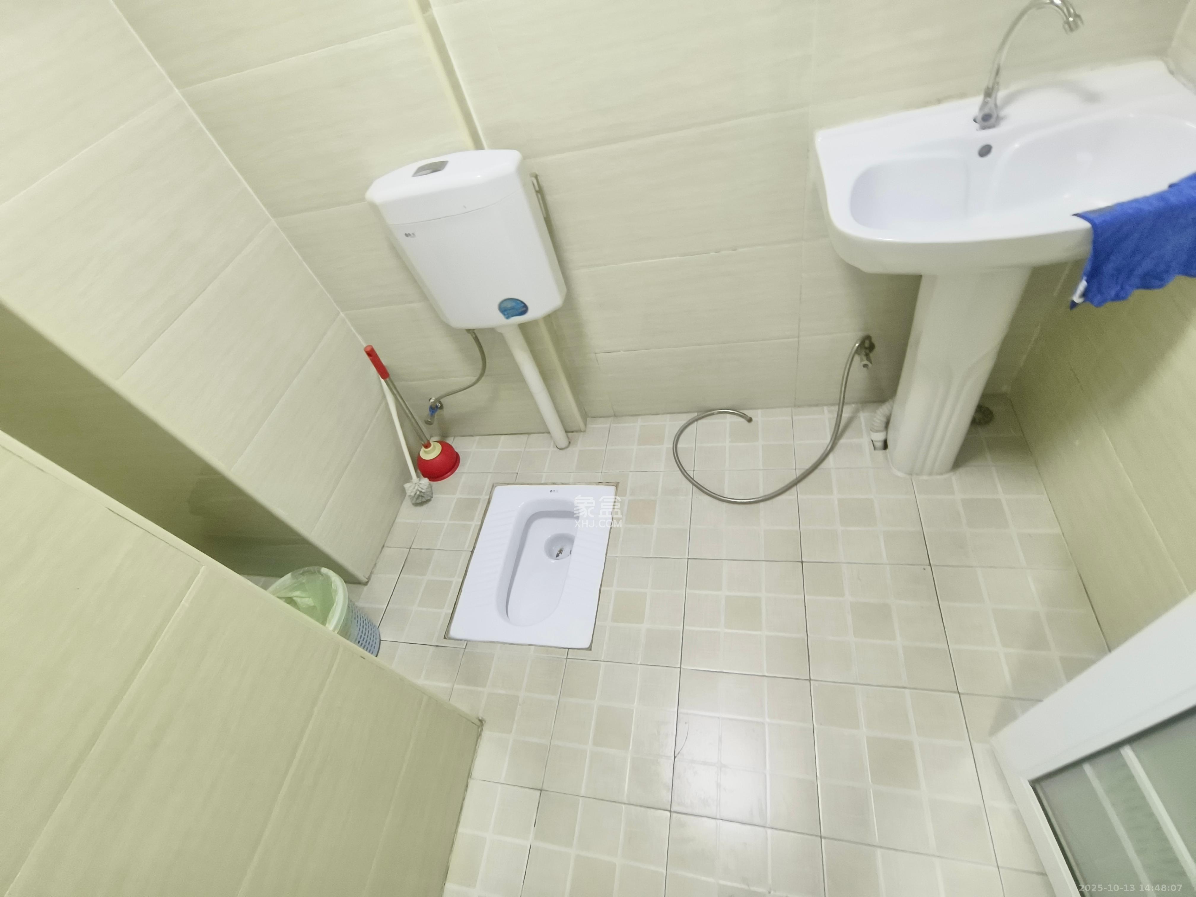 华侨假日中心(晟华苑) 1室1厅1卫 1600.0元/月 华侨假日中心(晟华苑) 1室1厅1卫 1600.0元/月室内图