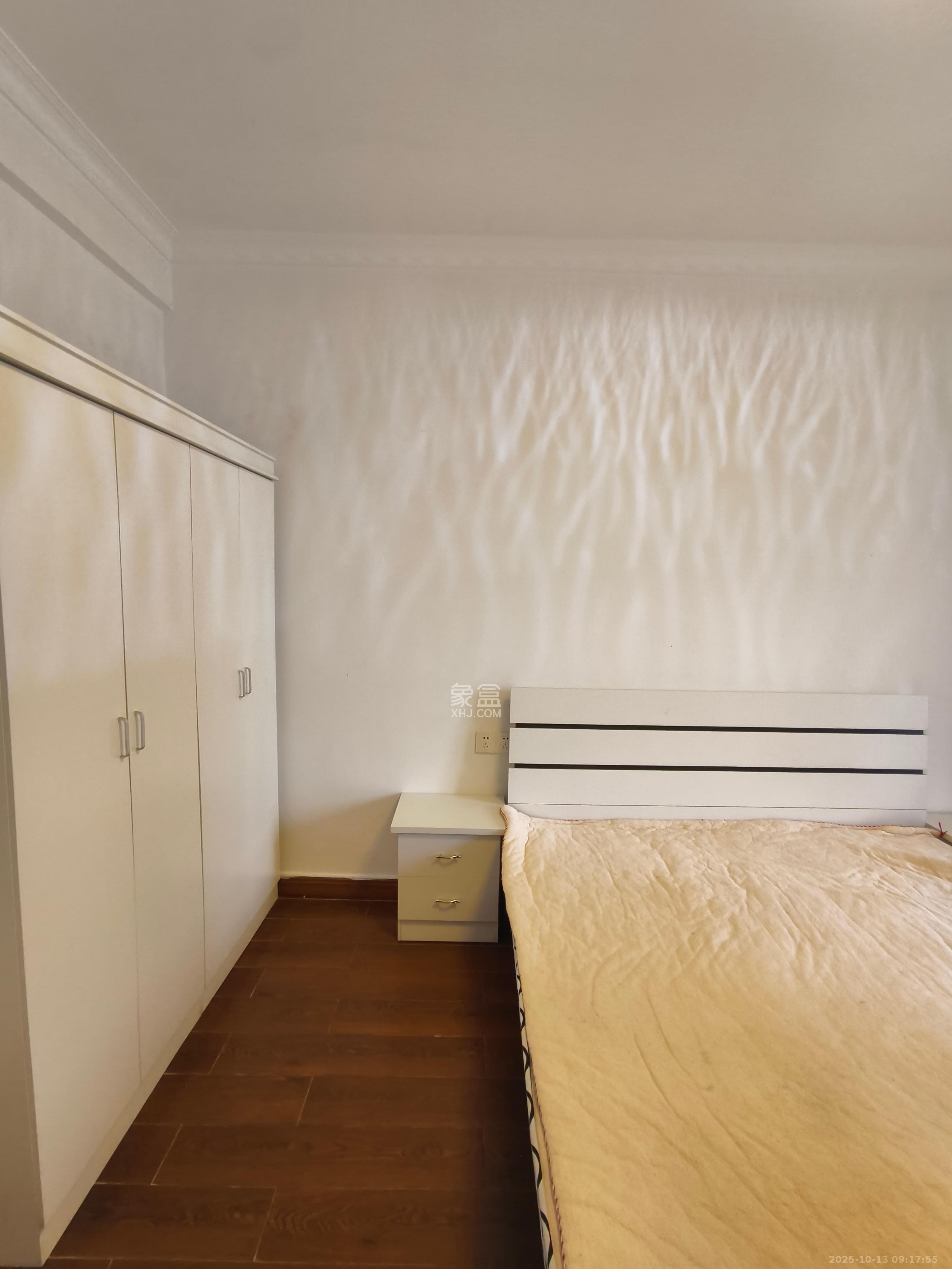 南枫时光 3室2厅1卫 2400.0元/月 南枫时光 3室2厅1卫 2400.0元/月室内图