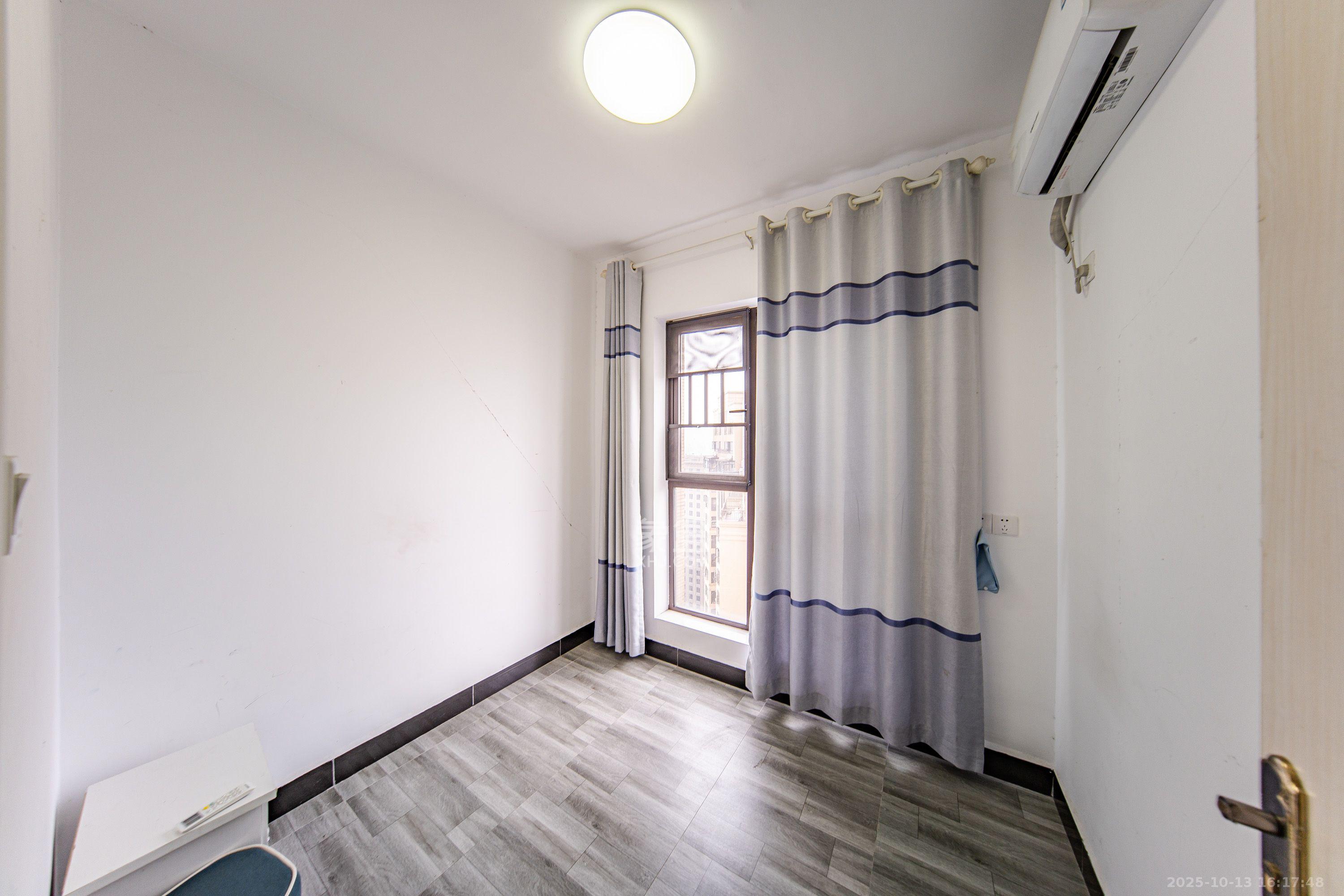 洋湖18克拉（旷远洋湖18克拉）  4室2厅2卫    3000.0元/月室内图