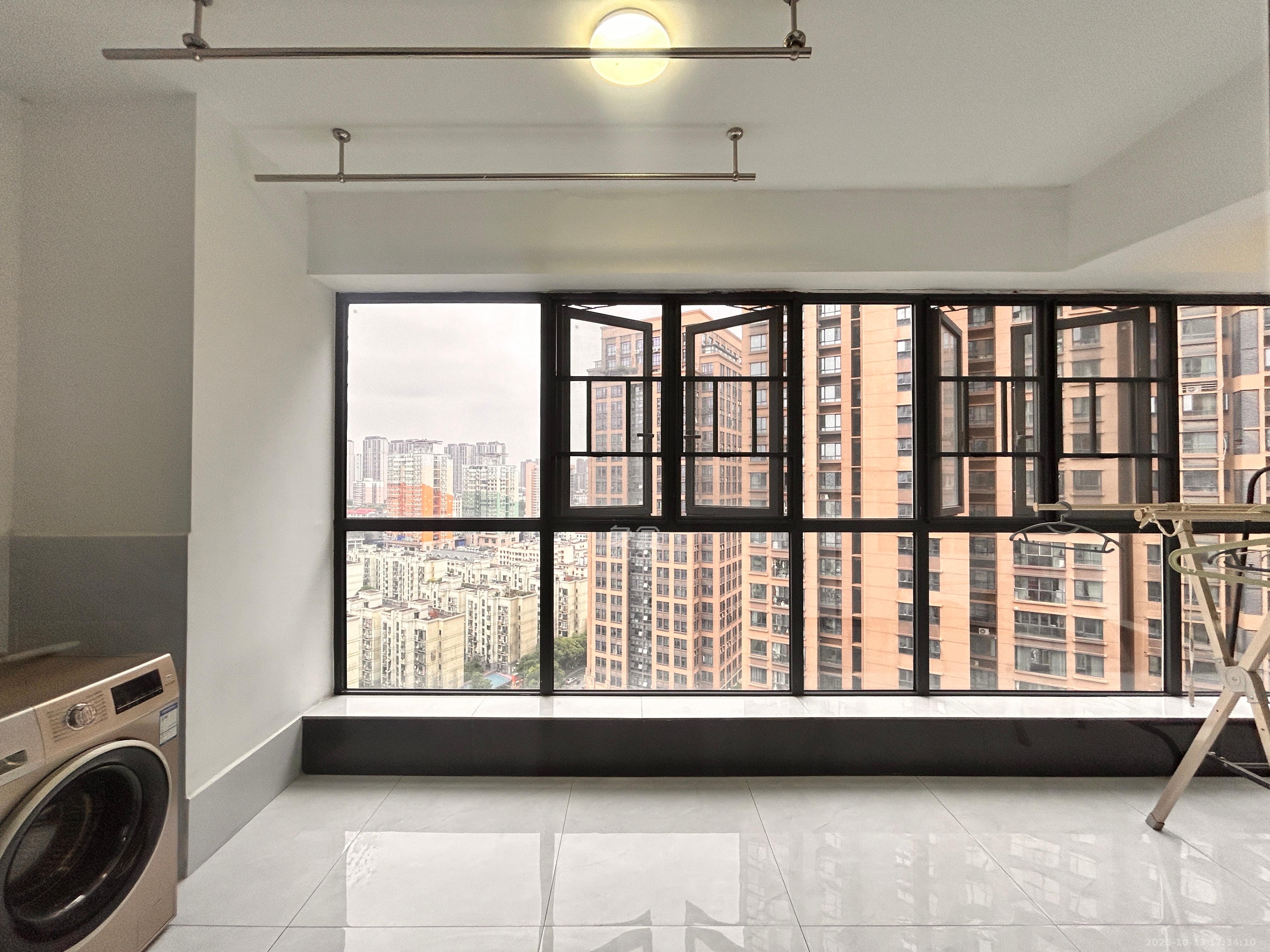 荣悦台  3室2厅2卫    4000.0元/月 荣悦台  3室2厅2卫    4000.0元/月室内图