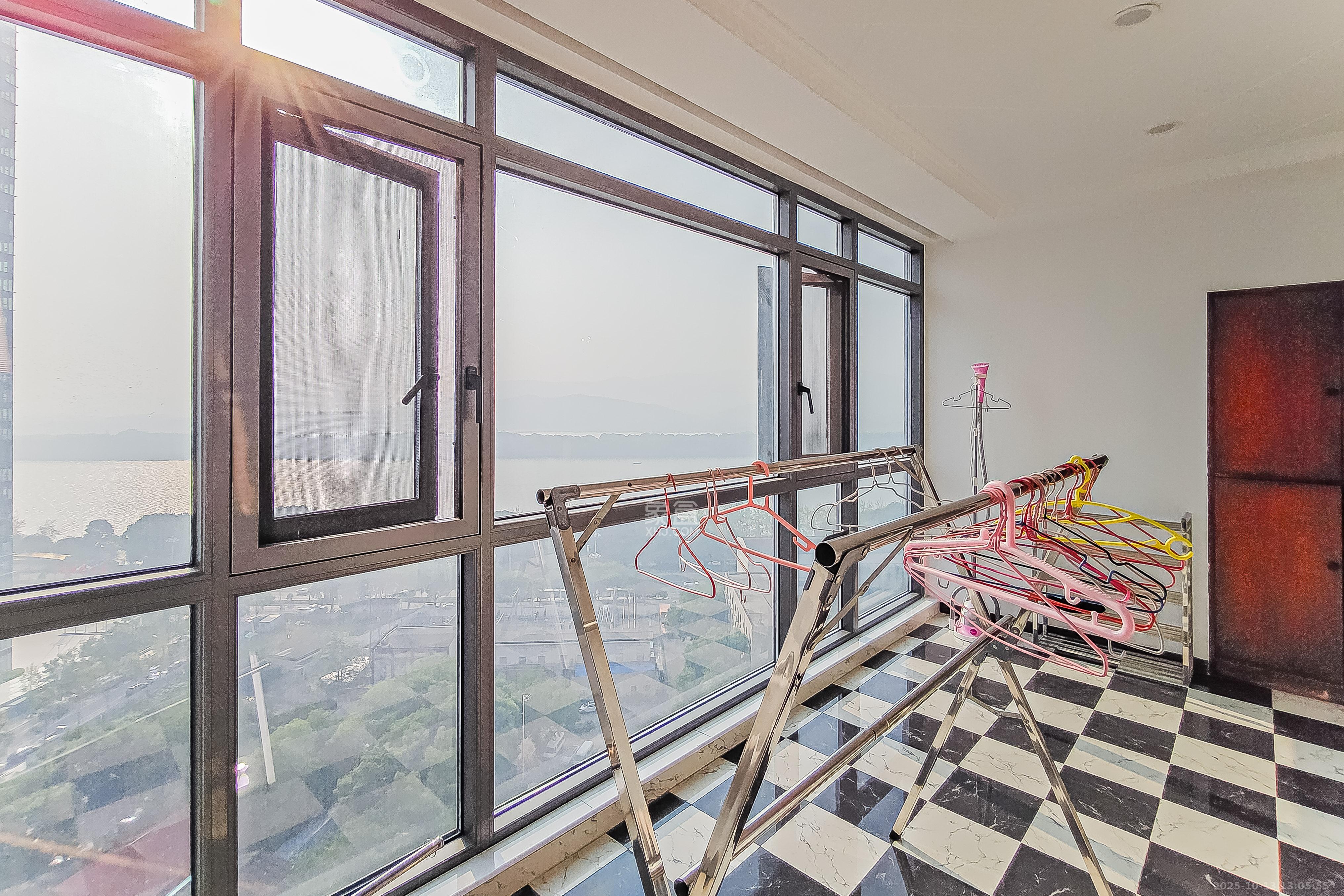 书院观邸 4室2厅1卫 238.0万 书院观邸 4室2厅1卫 238.0万阳台