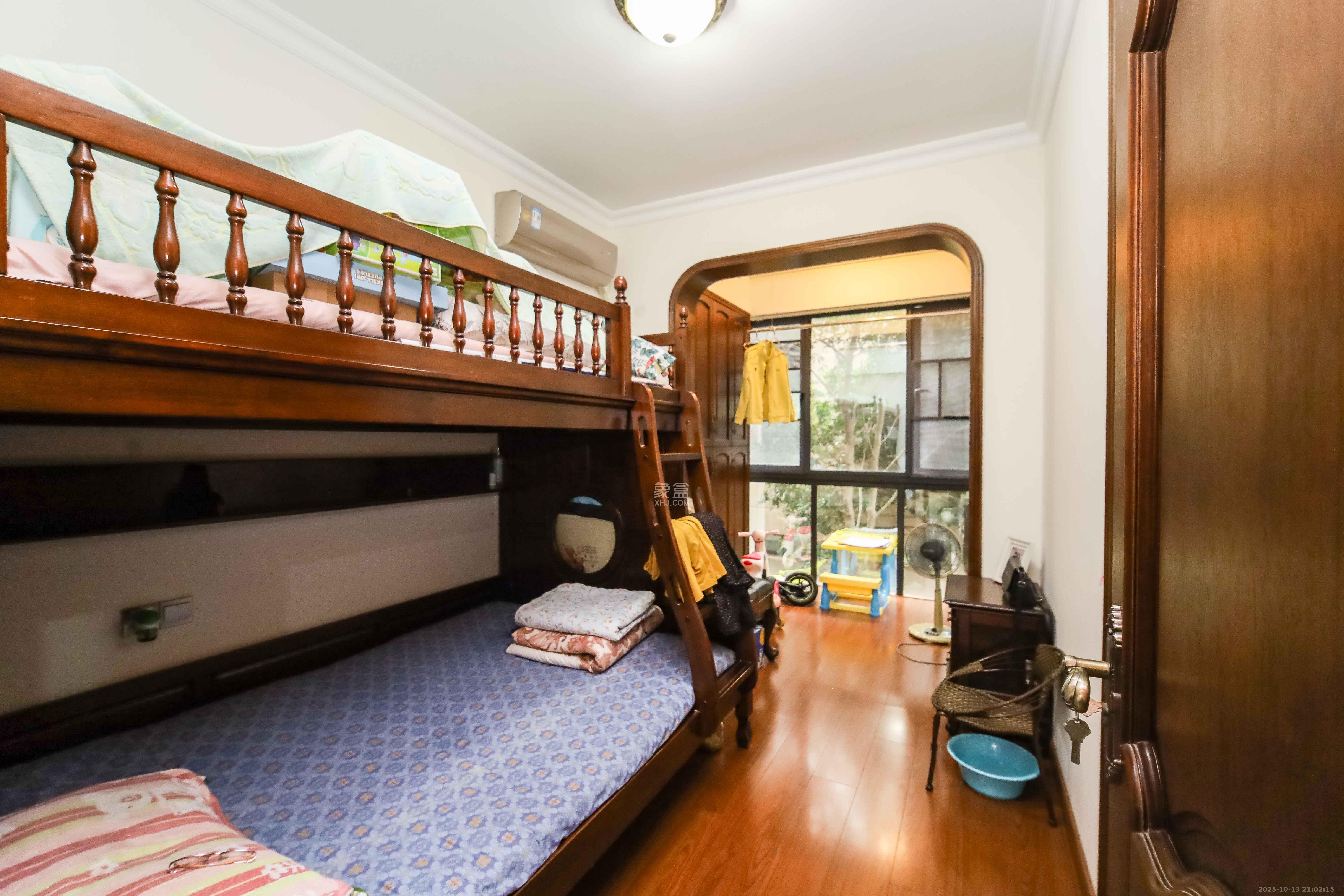 长房白沙湾  3室2厅2卫    135.0万卧室