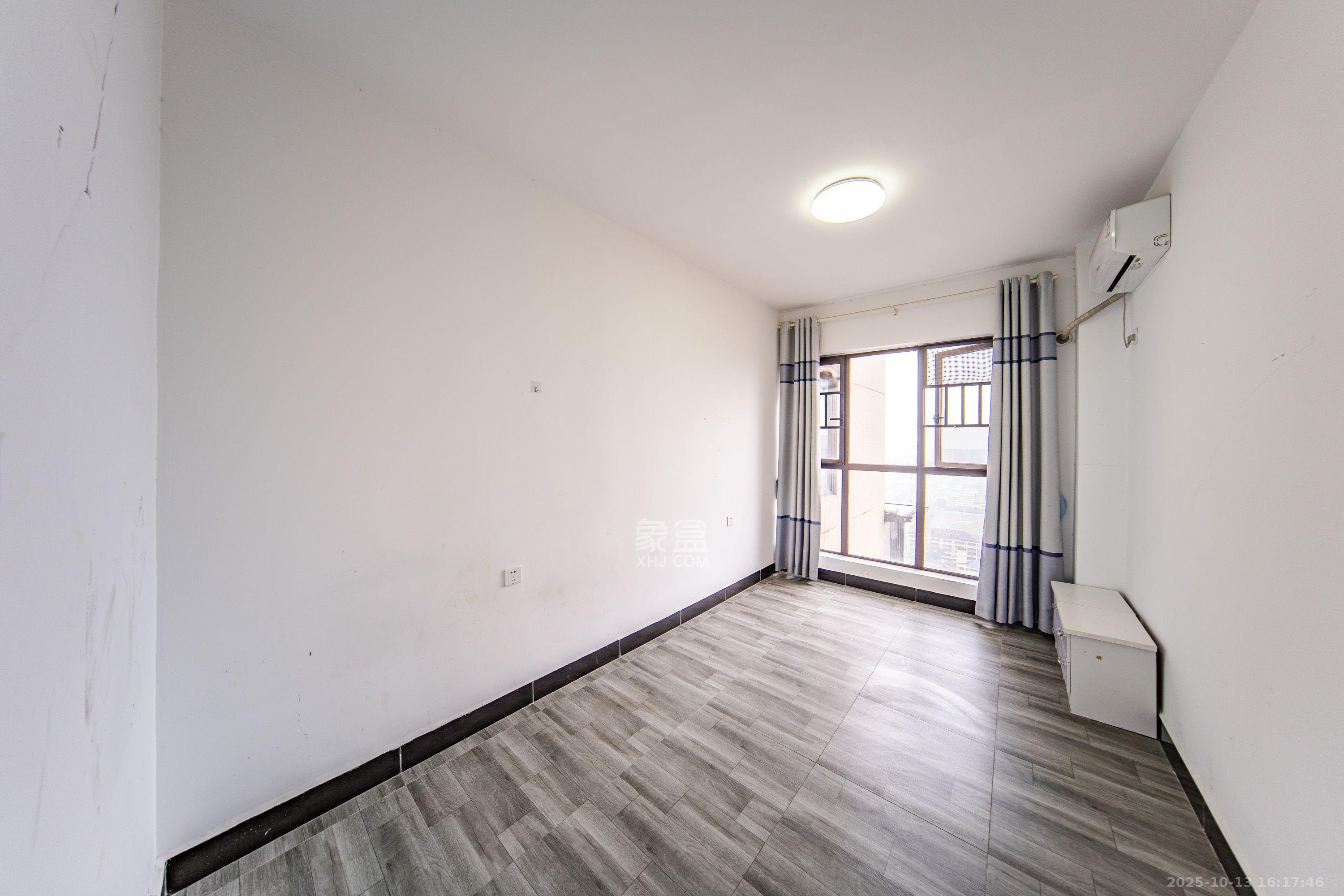 洋湖18克拉（旷远洋湖18克拉）  4室2厅2卫    3000.0元/月室内图