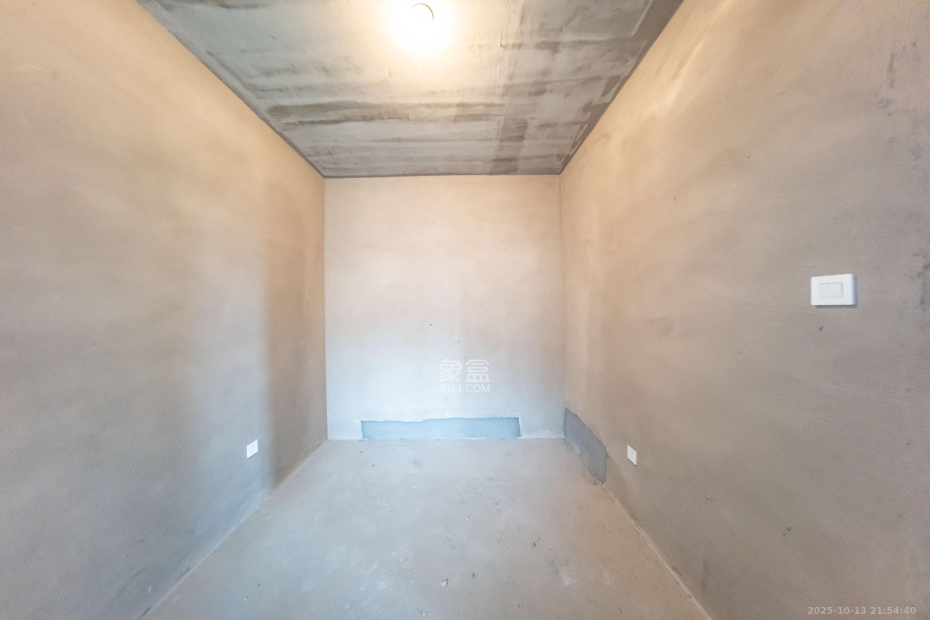 洋湖时代  3室2厅1卫    62.0万卧室