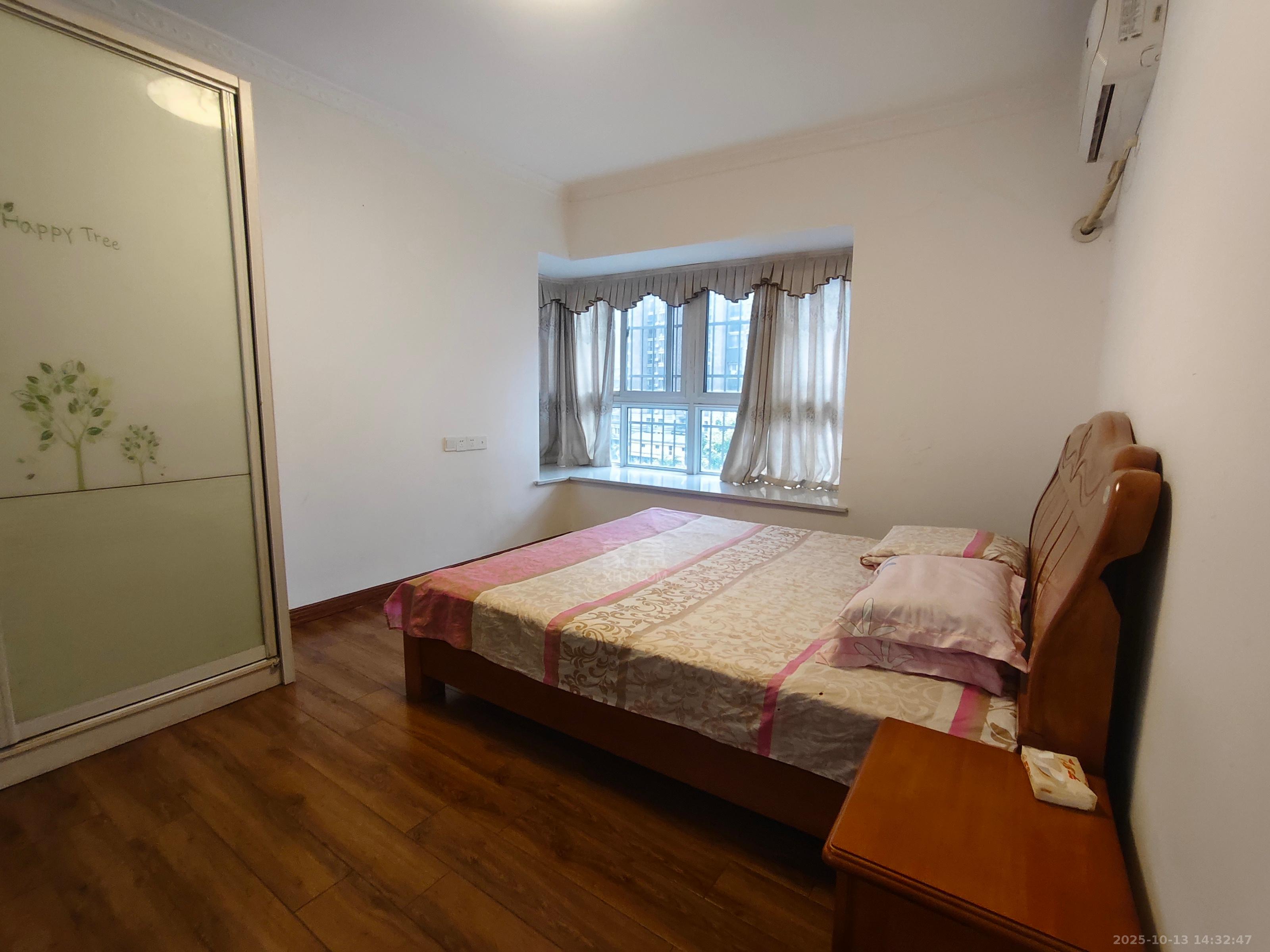 御景龙湾 4室2厅2卫 1880.0元/月 御景龙湾 4室2厅2卫 1880.0元/月室内图