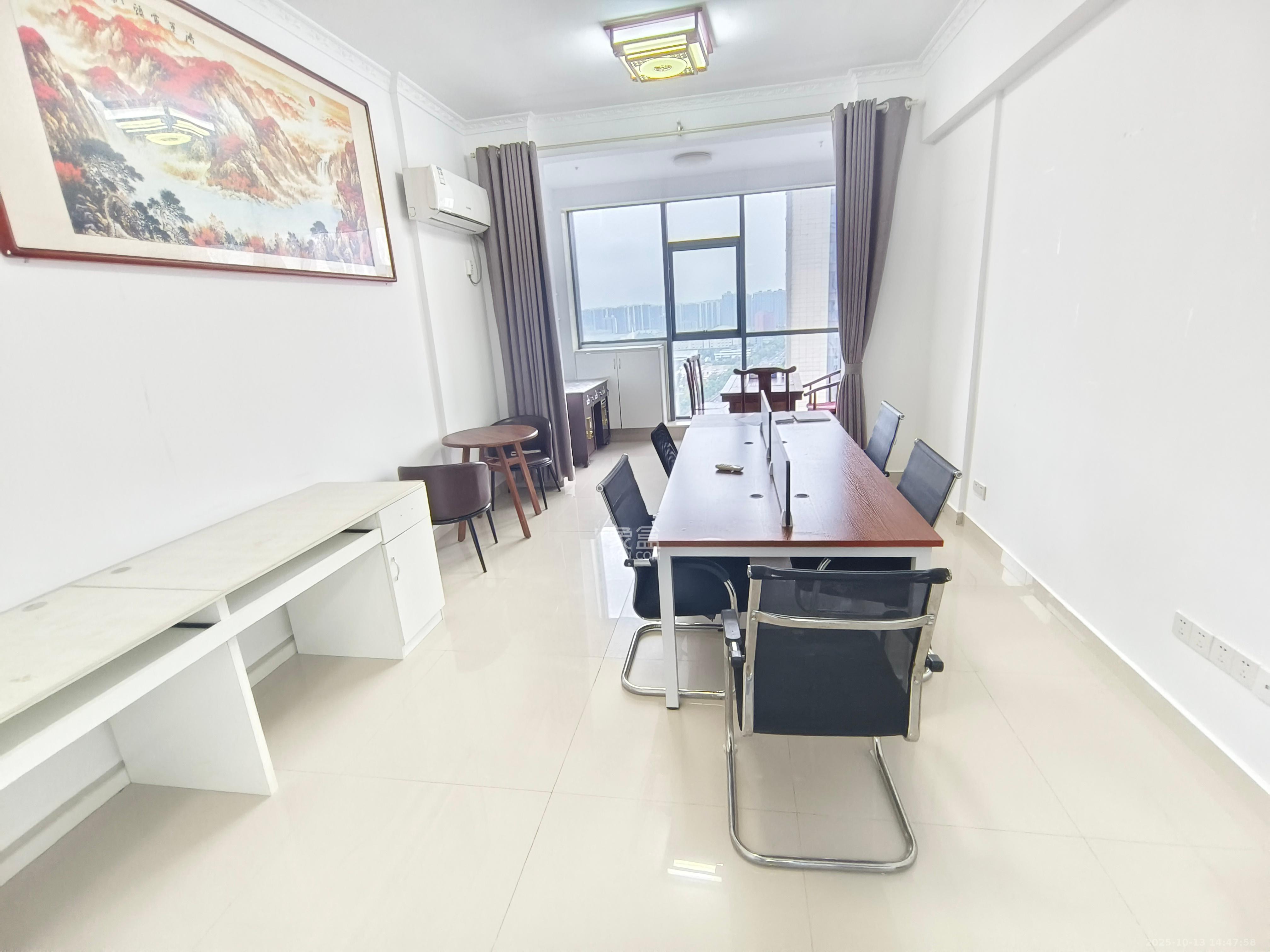 华侨假日中心(晟华苑) 1室1厅1卫 1600.0元/月 华侨假日中心(晟华苑) 1室1厅1卫 1600.0元/月室内图