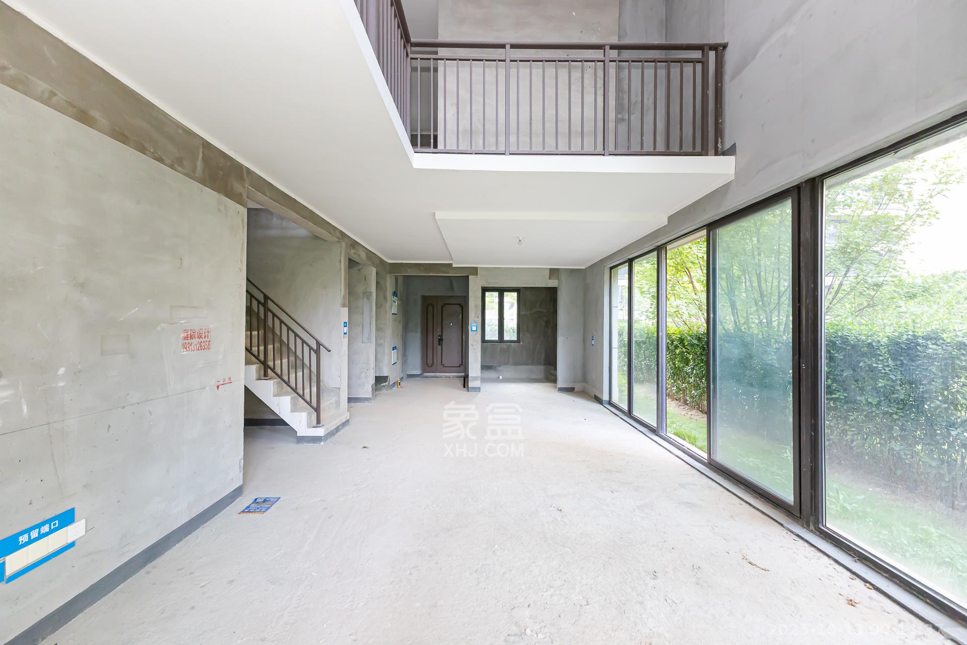 时代建发和著  4室2厅3卫    450.0万 时代建发和著  4室2厅3卫    450.0万客厅