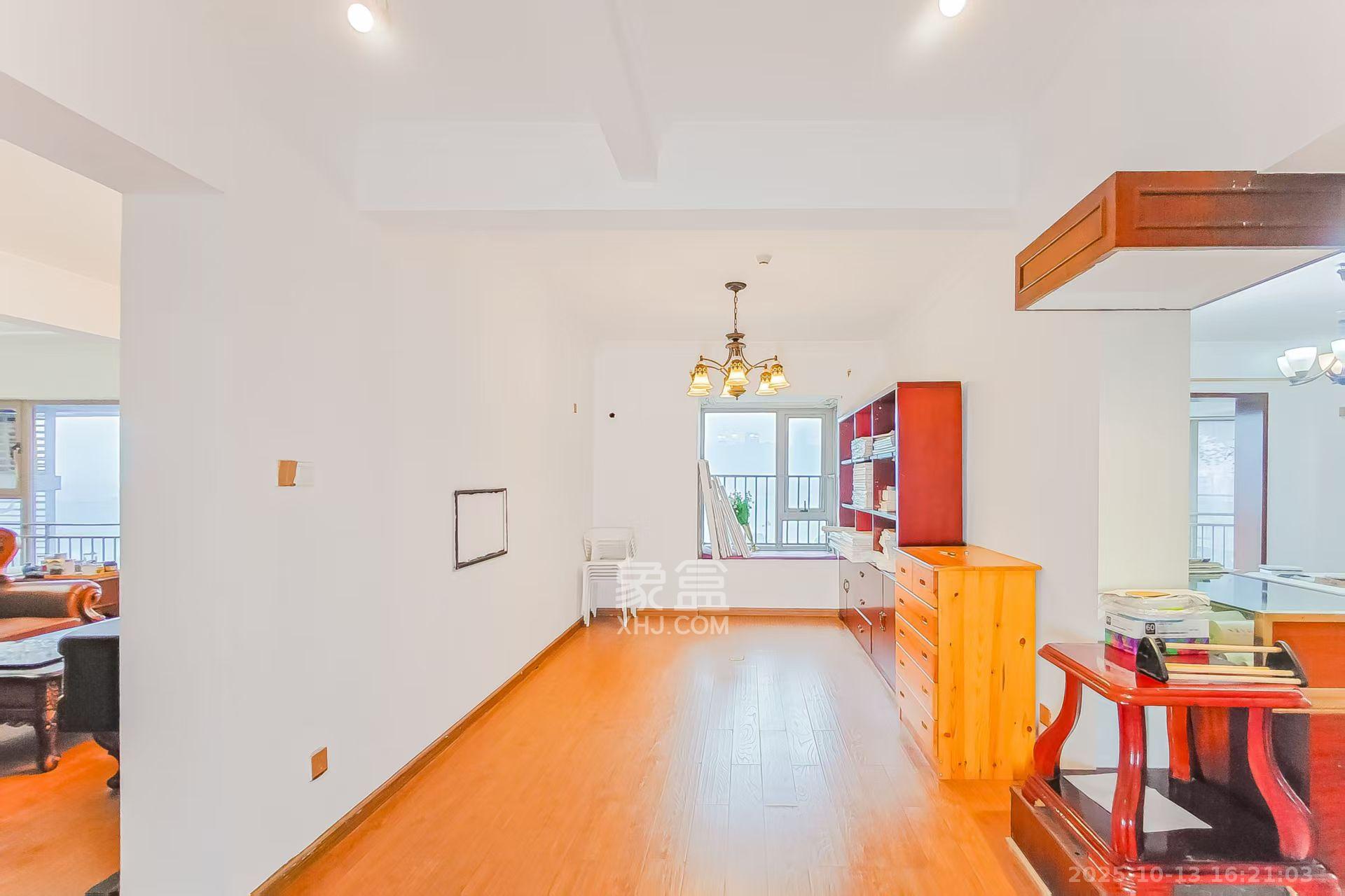 潮宗御苑 4室1厅2卫 7300.0元/月 潮宗御苑 4室1厅2卫 7300.0元/月室内图