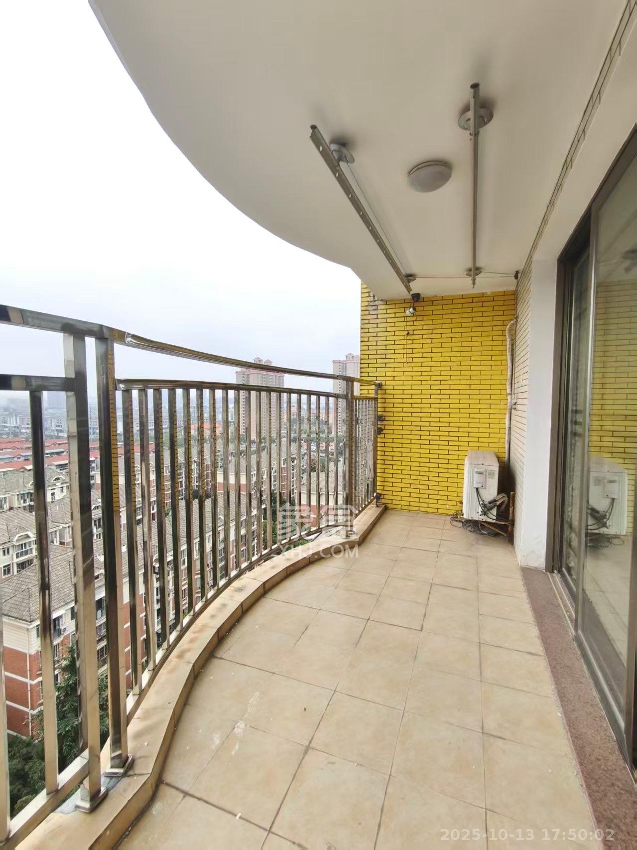 楚天家园  4室2厅3卫    3400.0元/月室内图