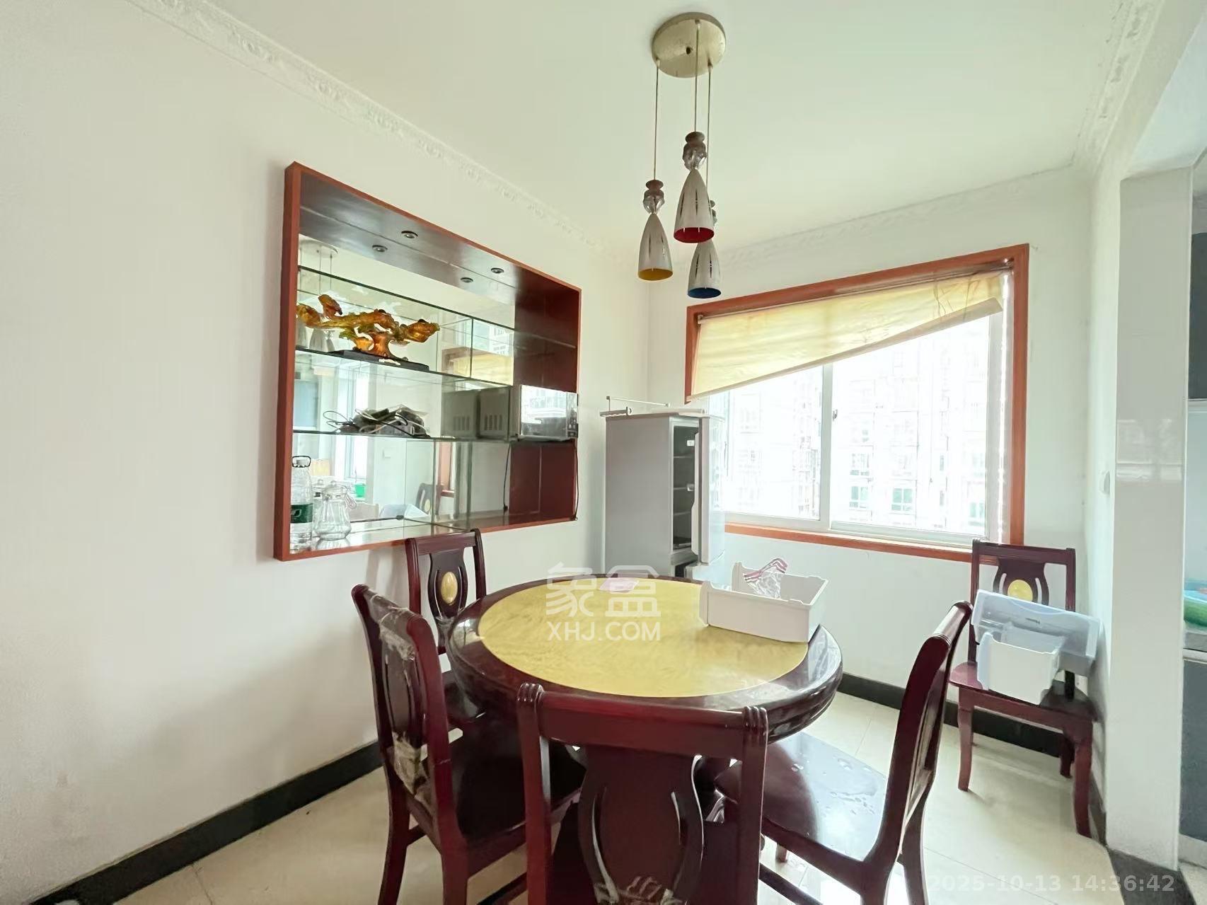 格林星城 3室2厅2卫 2400.0元/月 格林星城 3室2厅2卫 2400.0元/月室内图