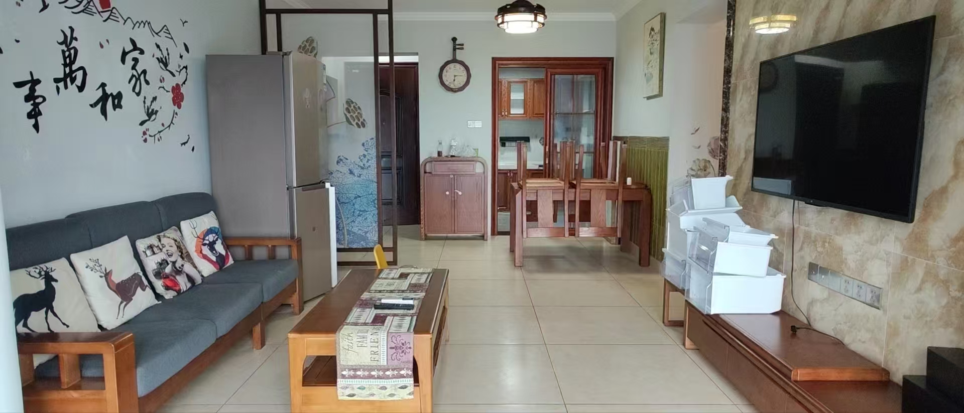 保利中央海岸一二期 3室2厅2卫 200.0万 保利中央海岸一二期 3室2厅2卫 200.0万客厅