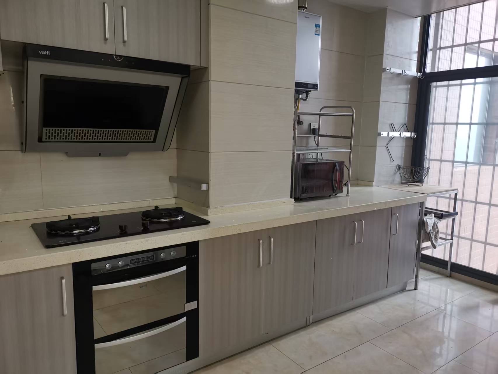 银源春天  3室2厅2卫    1800.0元/月室内图