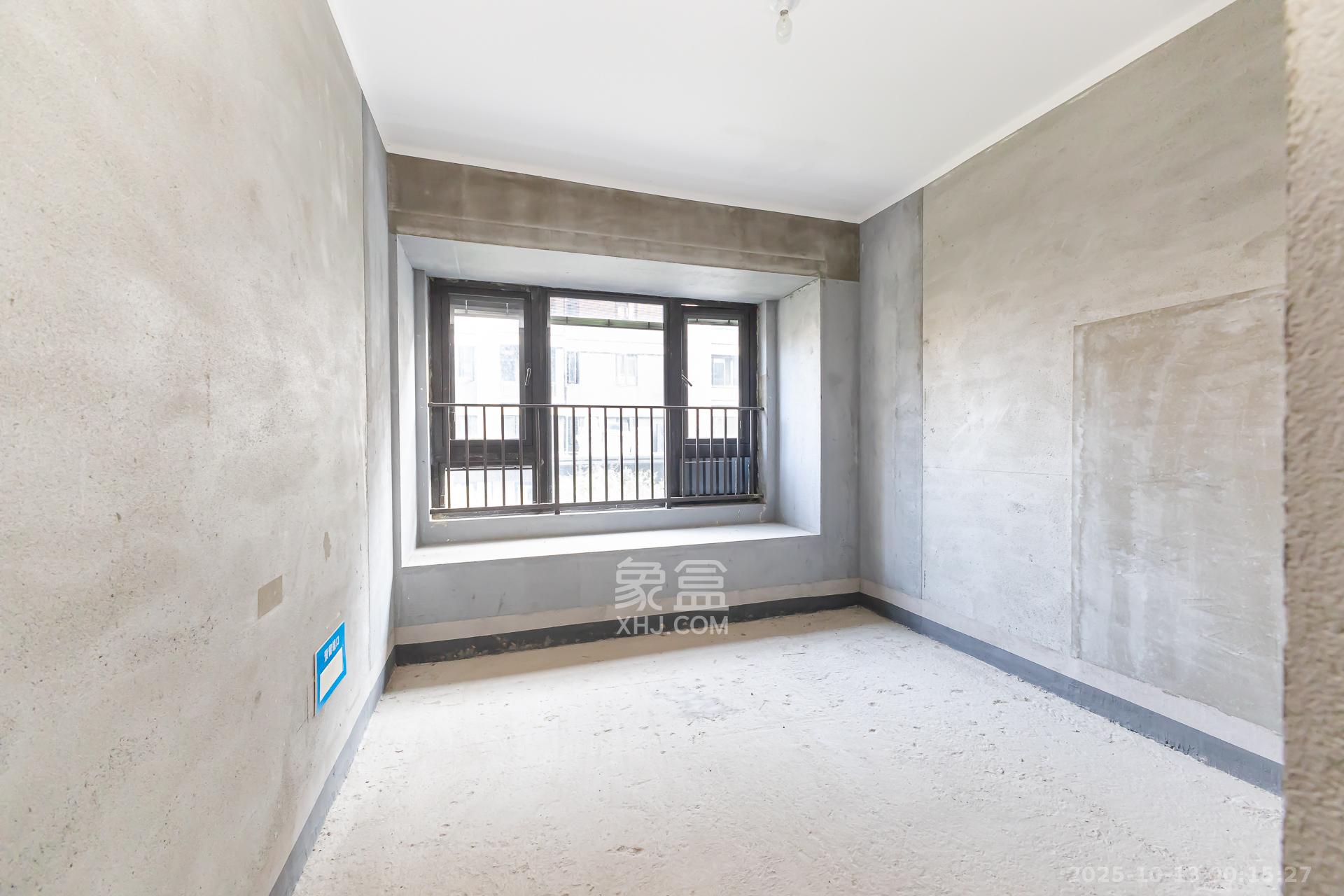 时代建发和著  4室2厅3卫    450.0万卧室