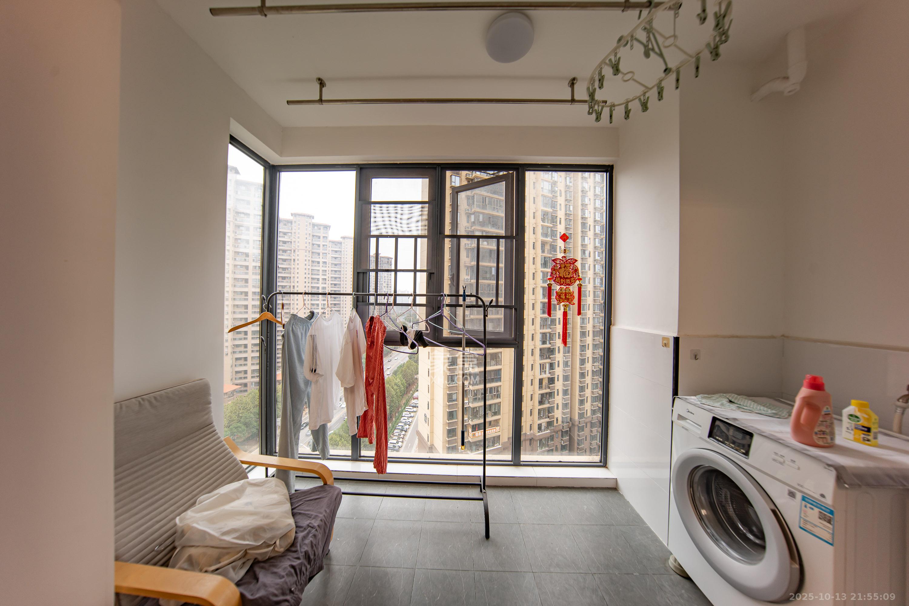 江山帝景哈佛 2室2厅1卫 88.0万 江山帝景哈佛 2室2厅1卫 88.0万阳台