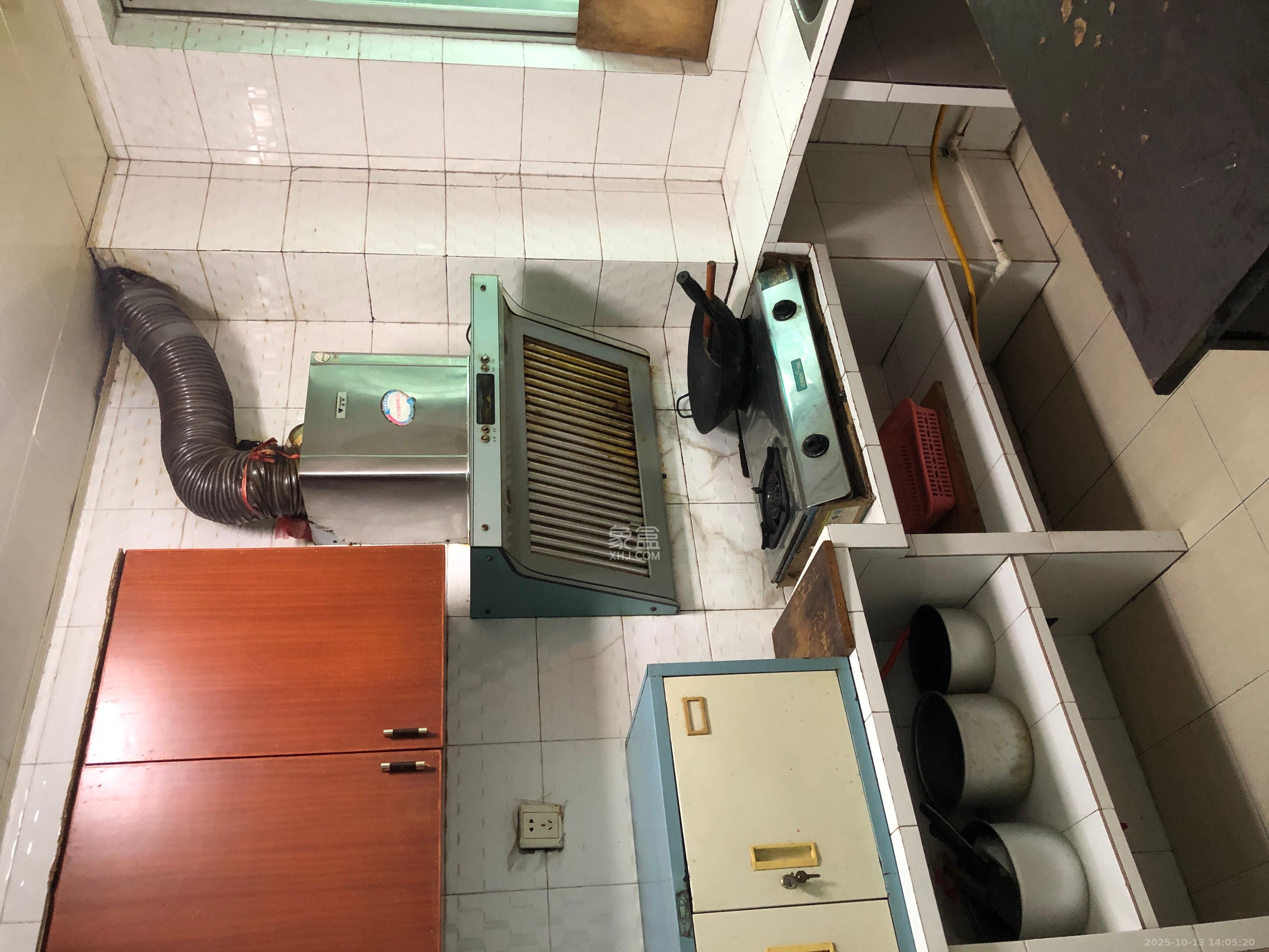 中南汽车世界  3室2厅1卫    1280.0元/月室内图