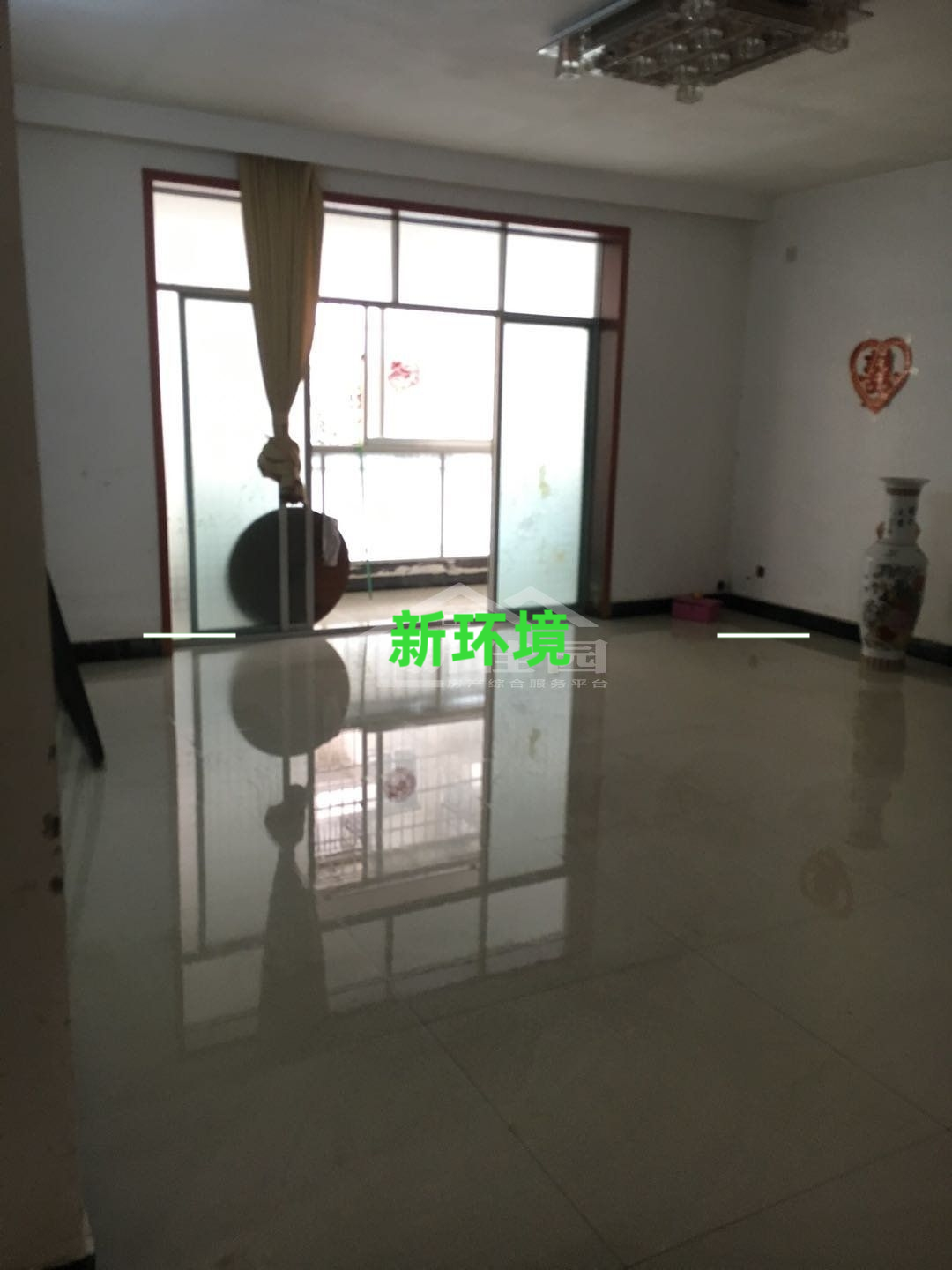 龙城街  4室2厅2卫    1800.0元/月室内图