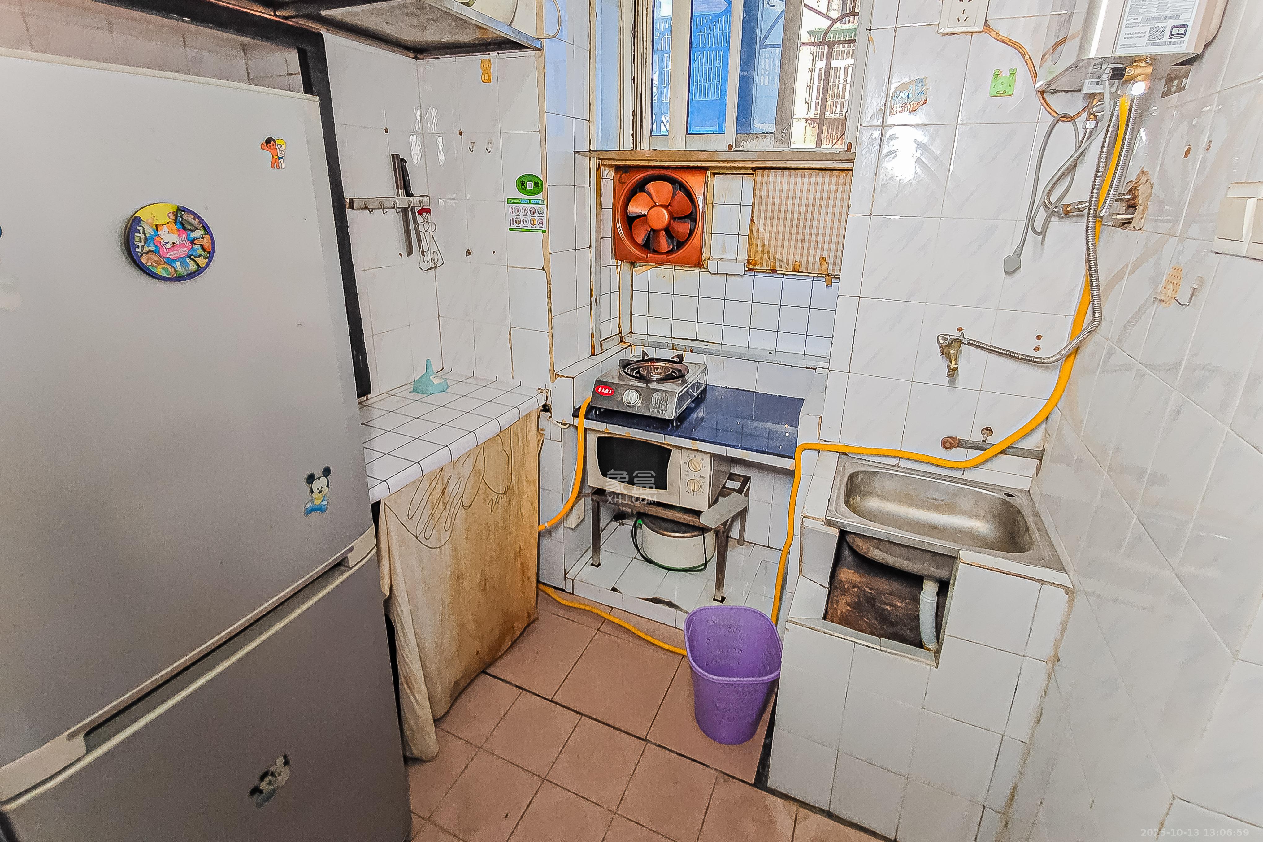 解放四村石子冲  1室0厅0卫    32.8万厨房