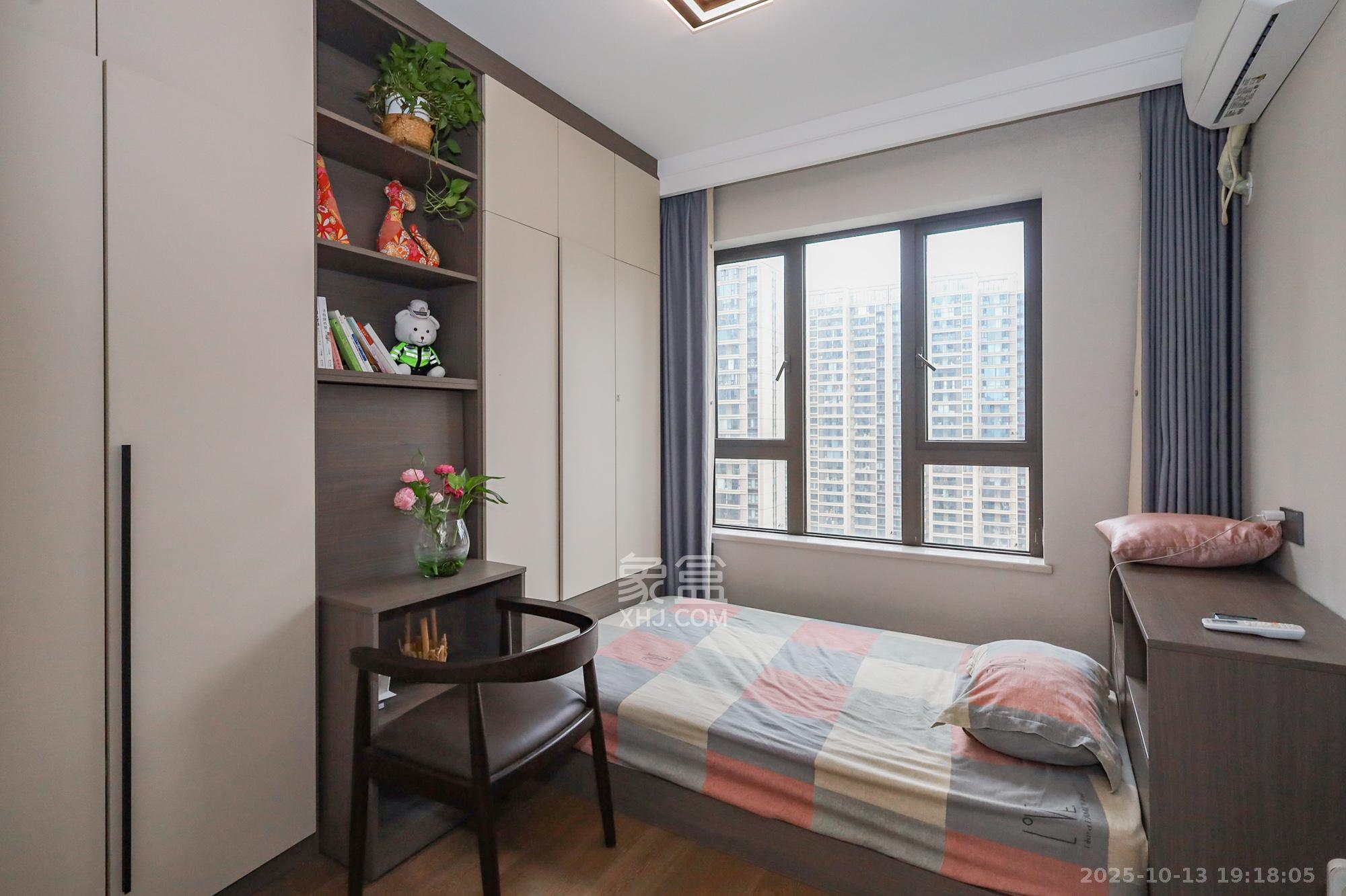 龙湖铂金中心(龙湖春江郦城) 3室2厅2卫 229.0万 龙湖铂金中心(龙湖春江郦城) 3室2厅2卫 229.0万卧室