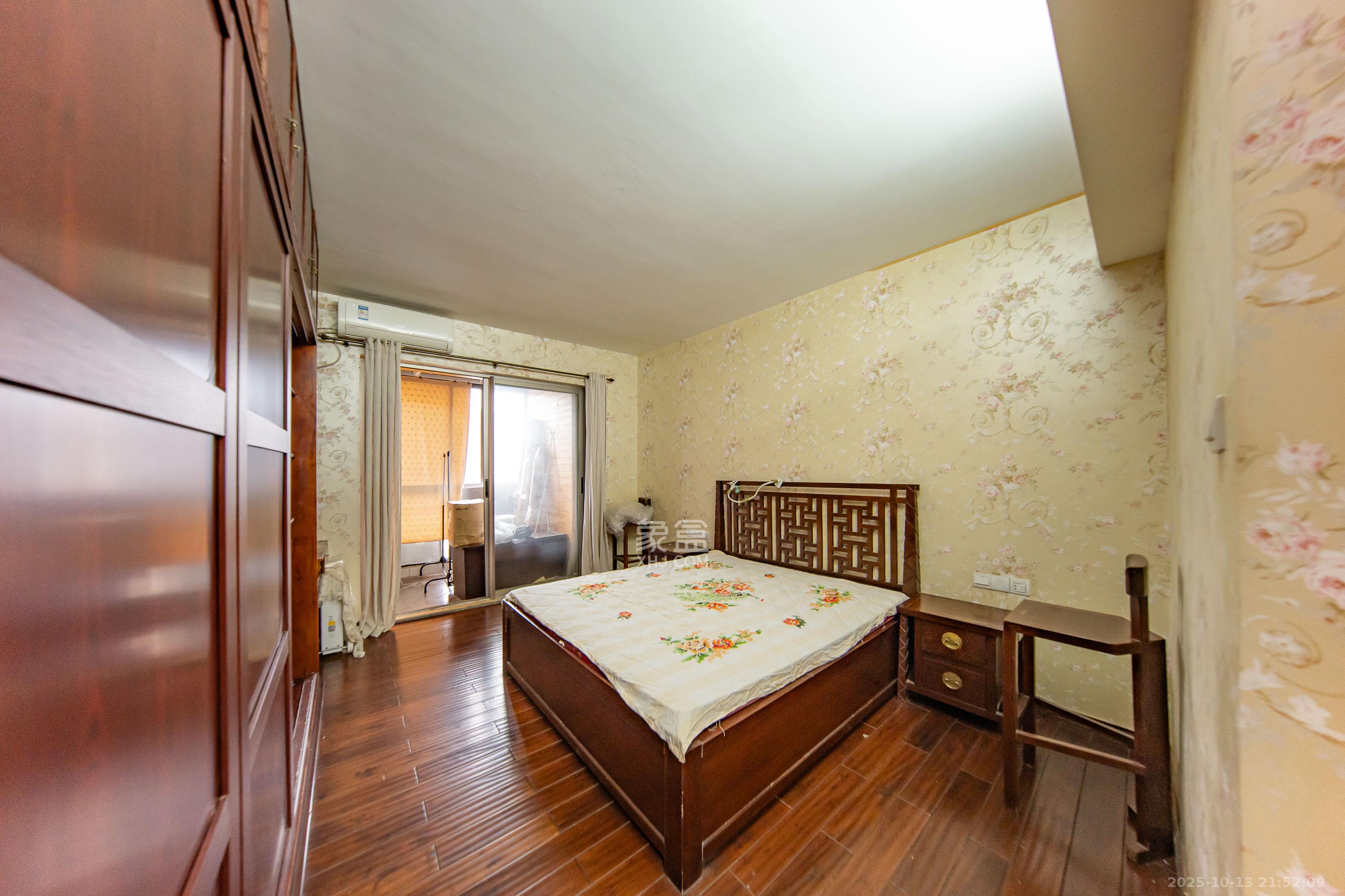 米兰春天 4室2厅1卫 90.0万 米兰春天 4室2厅1卫 90.0万卧室