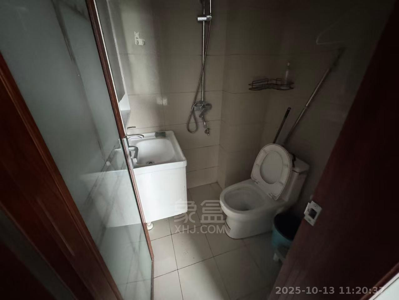 庐山一号  1室1厅1卫    900.0元/月 庐山一号  1室1厅1卫    900.0元/月