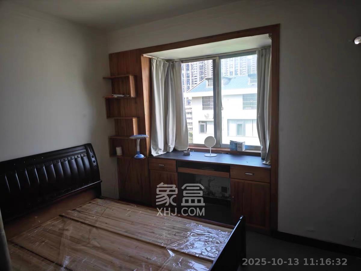 华新花苑  3室2厅3卫    2380.0元/月 华新花苑  3室2厅3卫    2380.0元/月室内图