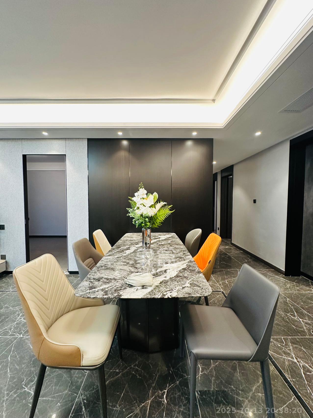 绿地麓云国际一期 6室2厅3卫 9000.0元/月 绿地麓云国际一期 6室2厅3卫 9000.0元/月室内图