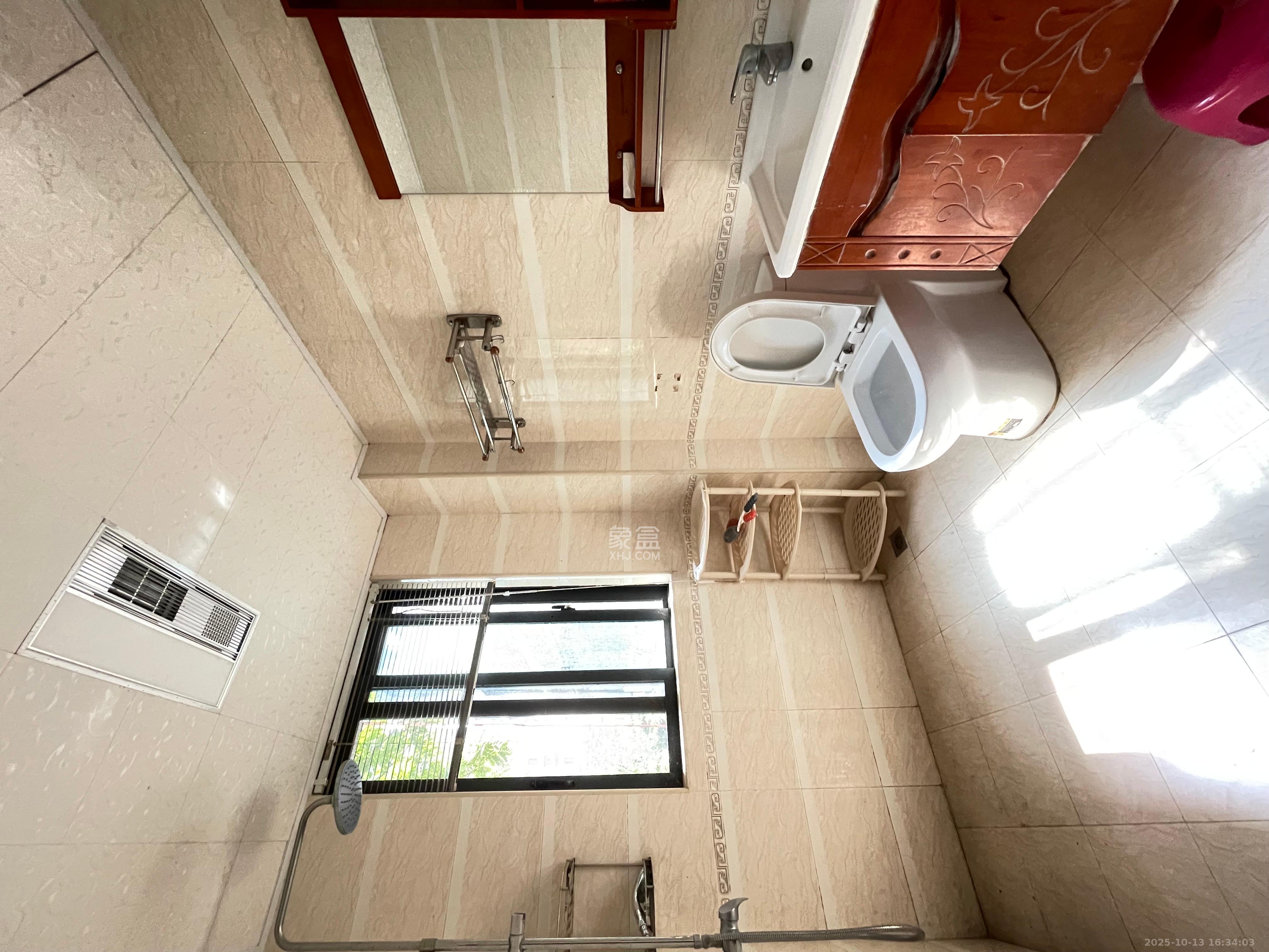 翡翠云天 3室2厅2卫 2000.0元/月 翡翠云天 3室2厅2卫 2000.0元/月室内图