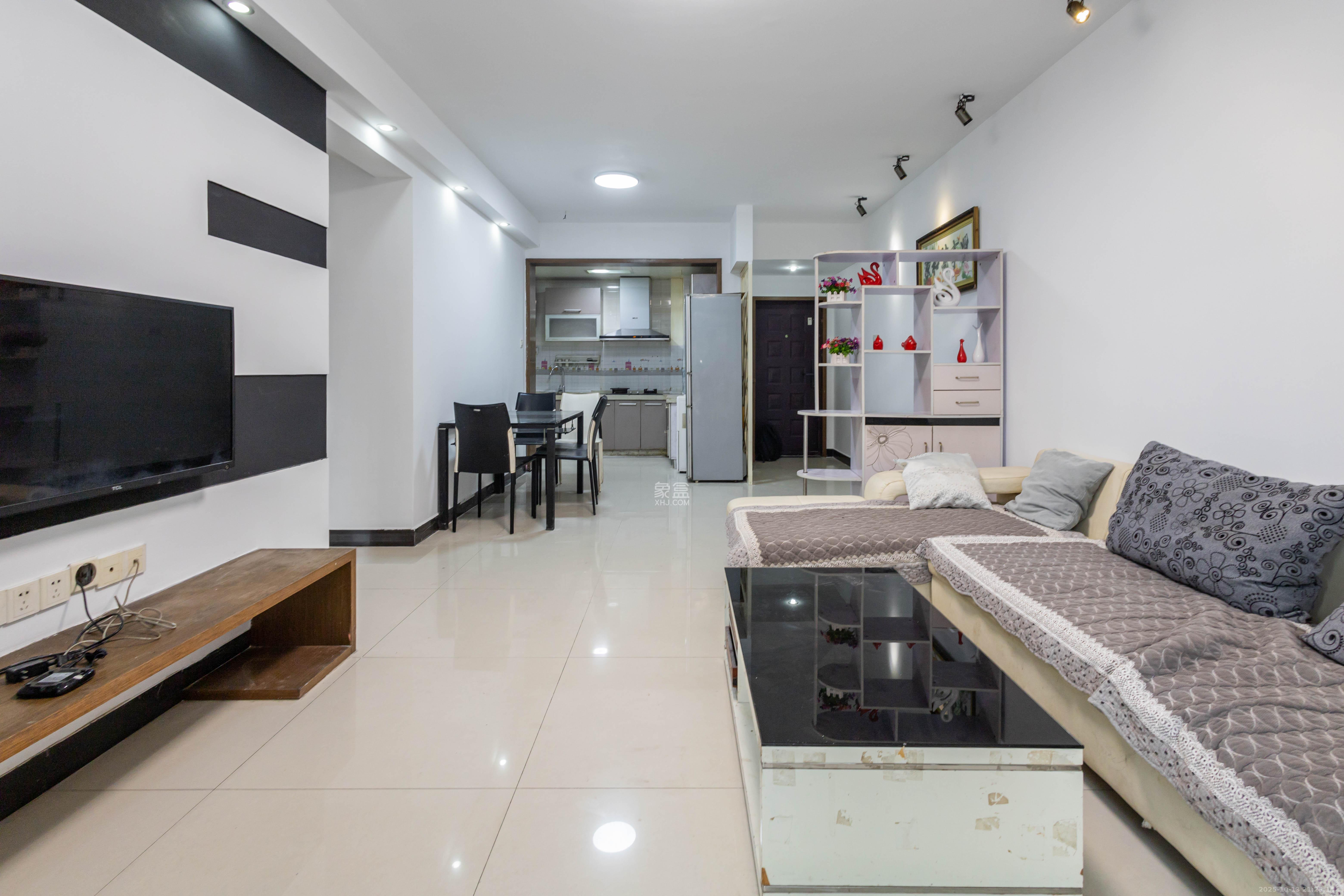 方略潇邦  3室2厅1卫    43.8万客厅