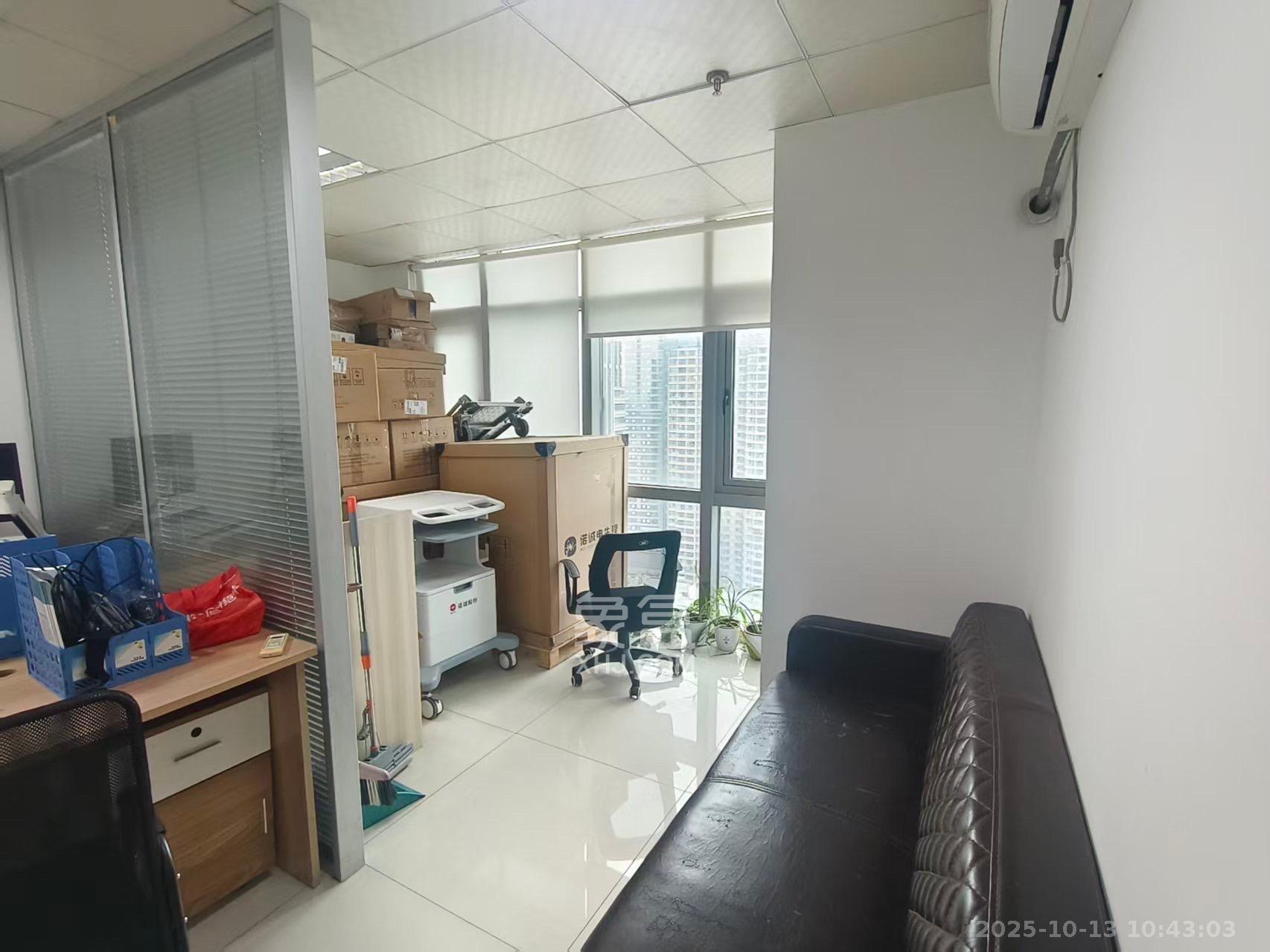 奥克斯广场  1室2厅1卫    4000.0元/月室内图