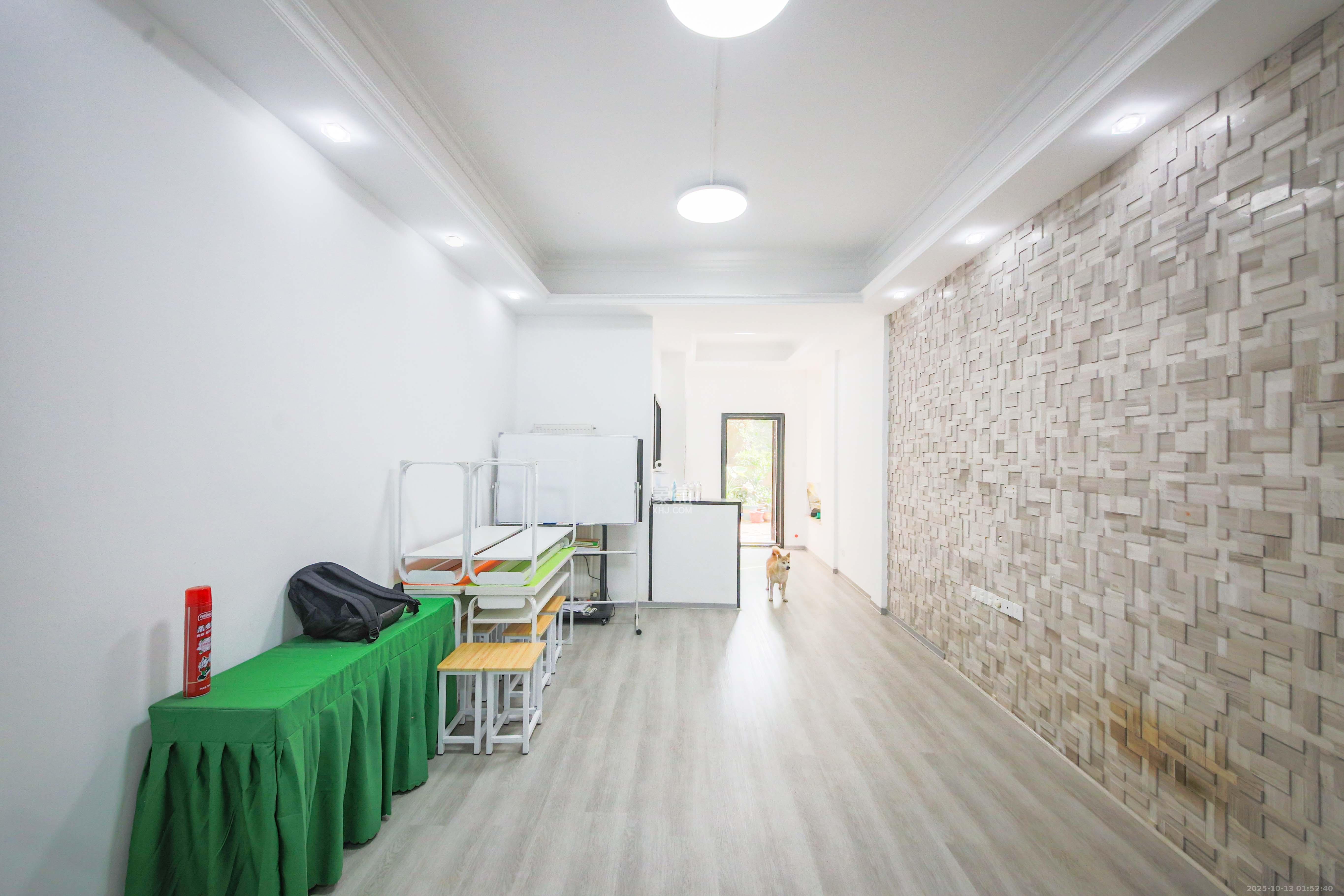 奥林匹克花园  2室1厅1卫    95.0万客厅