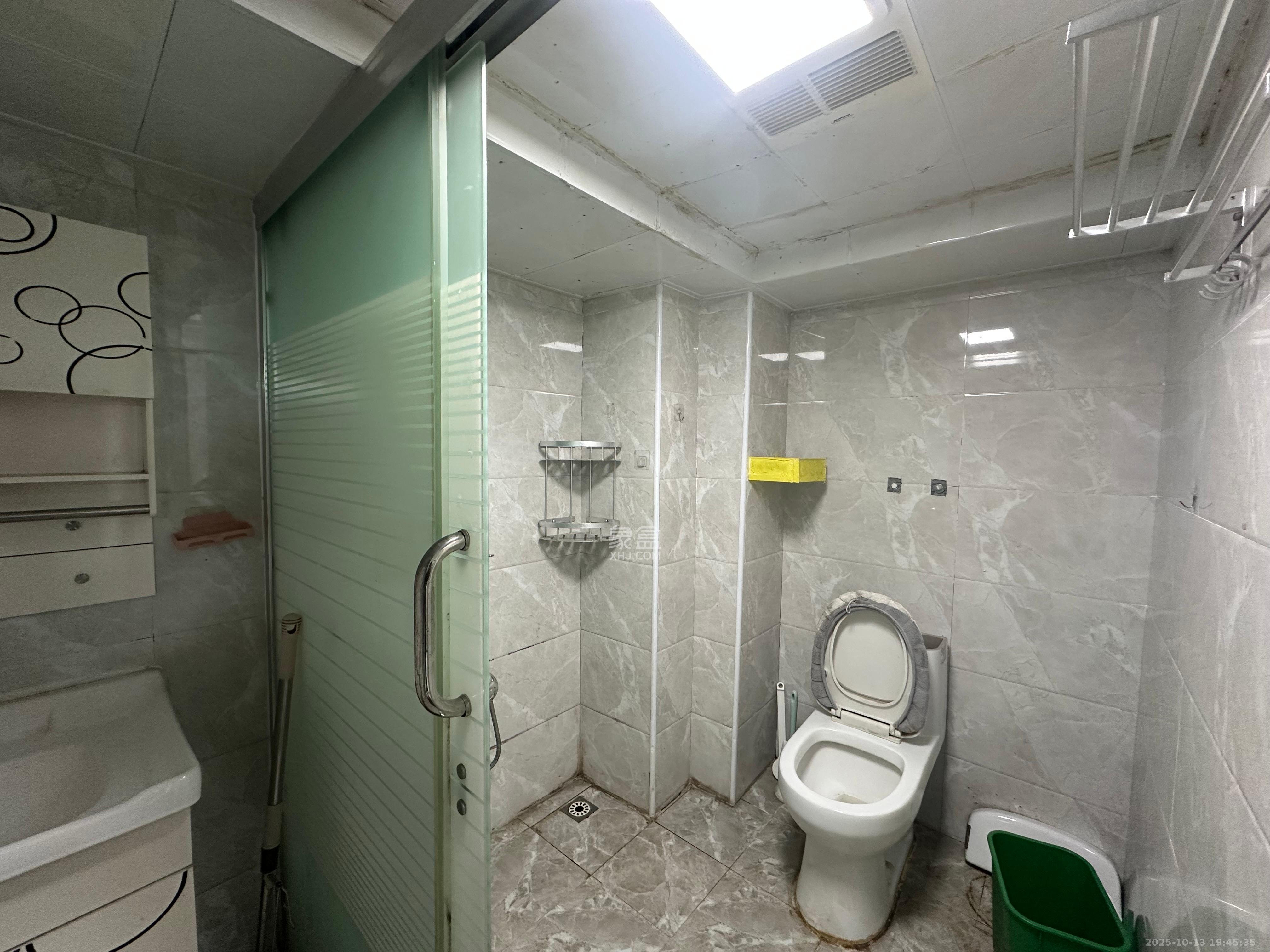 达美溪湖湾  3室1厅2卫    1900.0元/月室内图