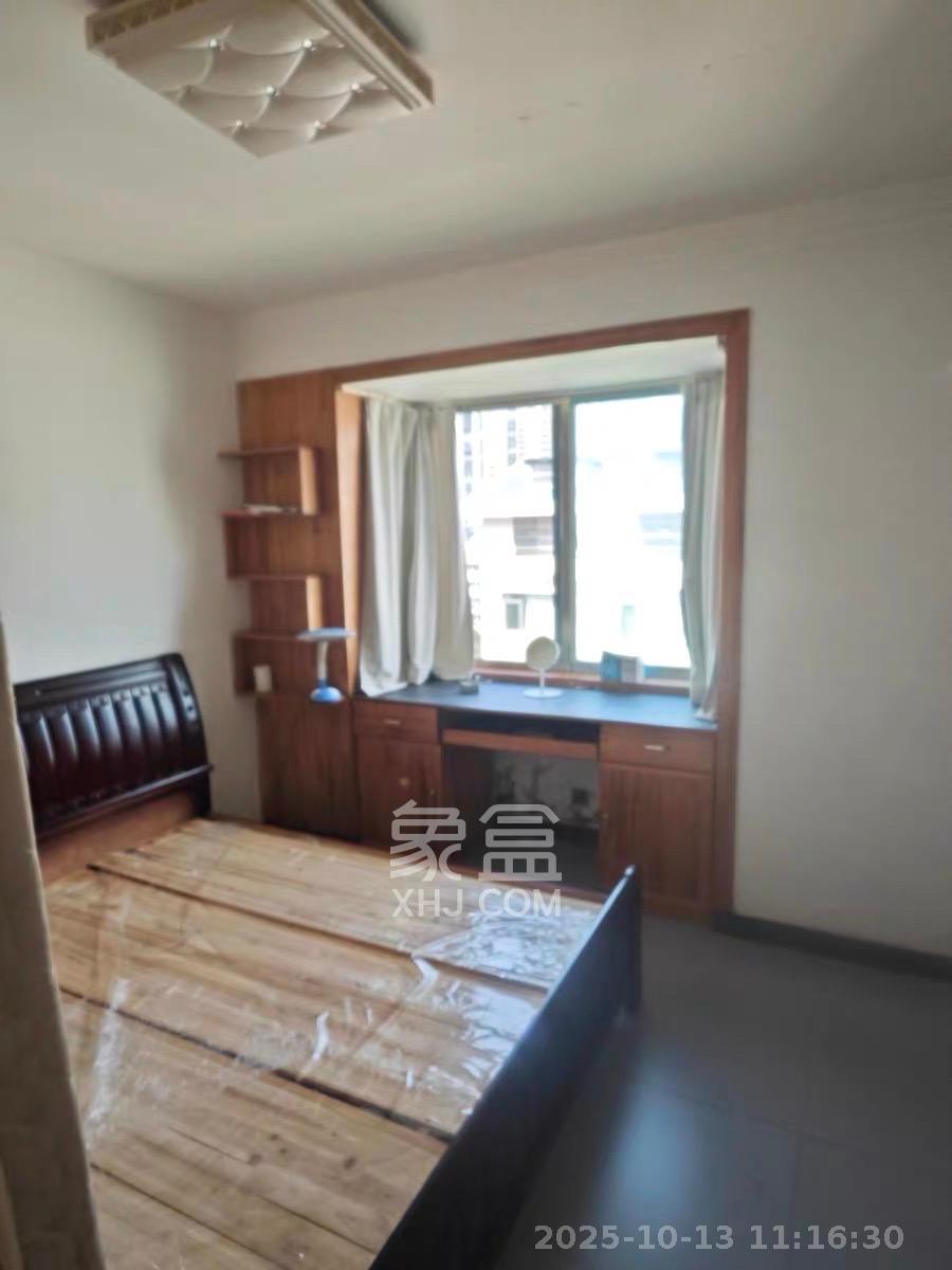 华新花苑  3室2厅3卫    2380.0元/月 华新花苑  3室2厅3卫    2380.0元/月室内图