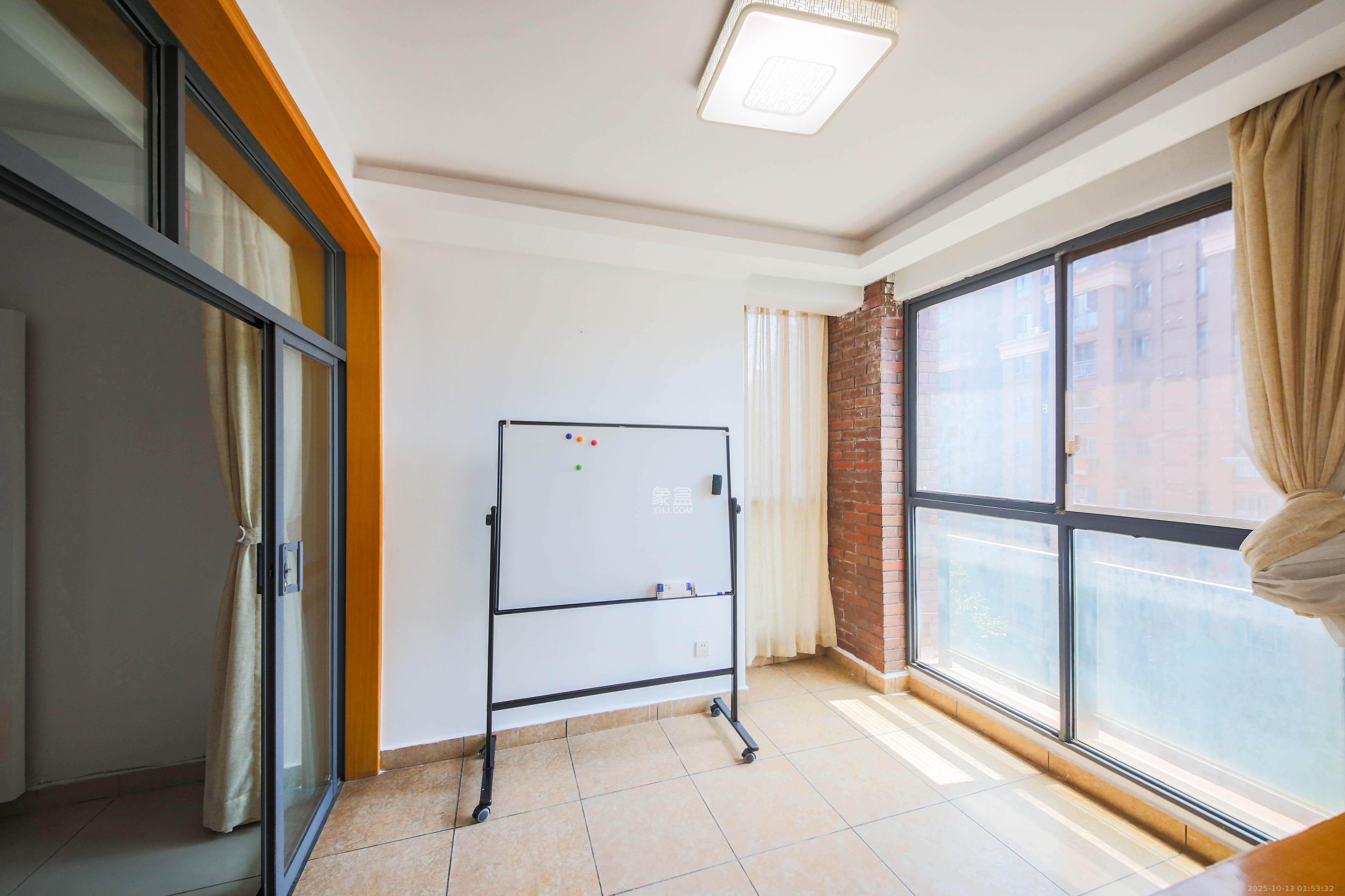 奥林匹克花园 3室2厅1卫 115.0万 奥林匹克花园 3室2厅1卫 115.0万阳台