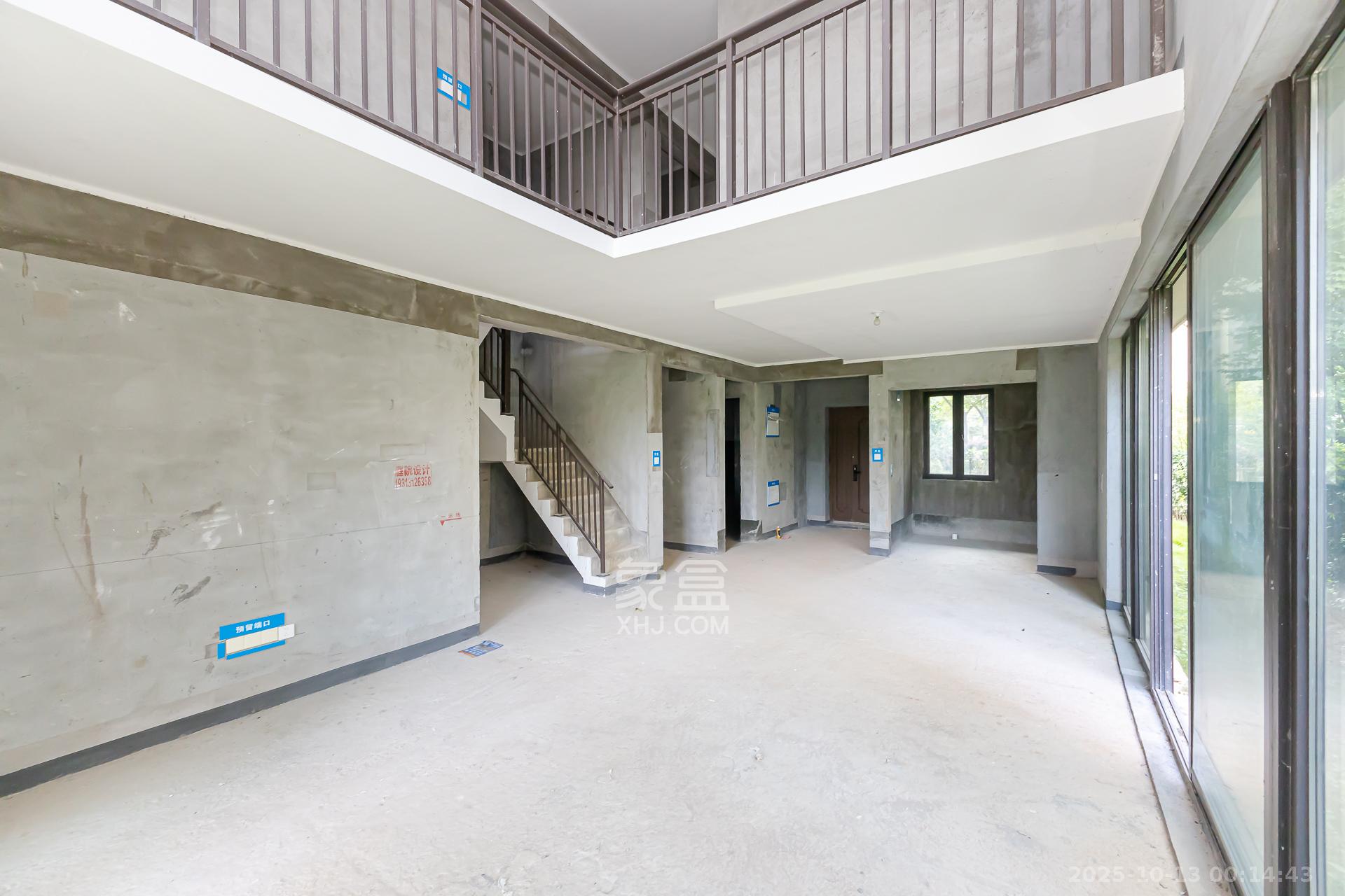 时代建发和著  4室2厅3卫    450.0万 时代建发和著  4室2厅3卫    450.0万客厅