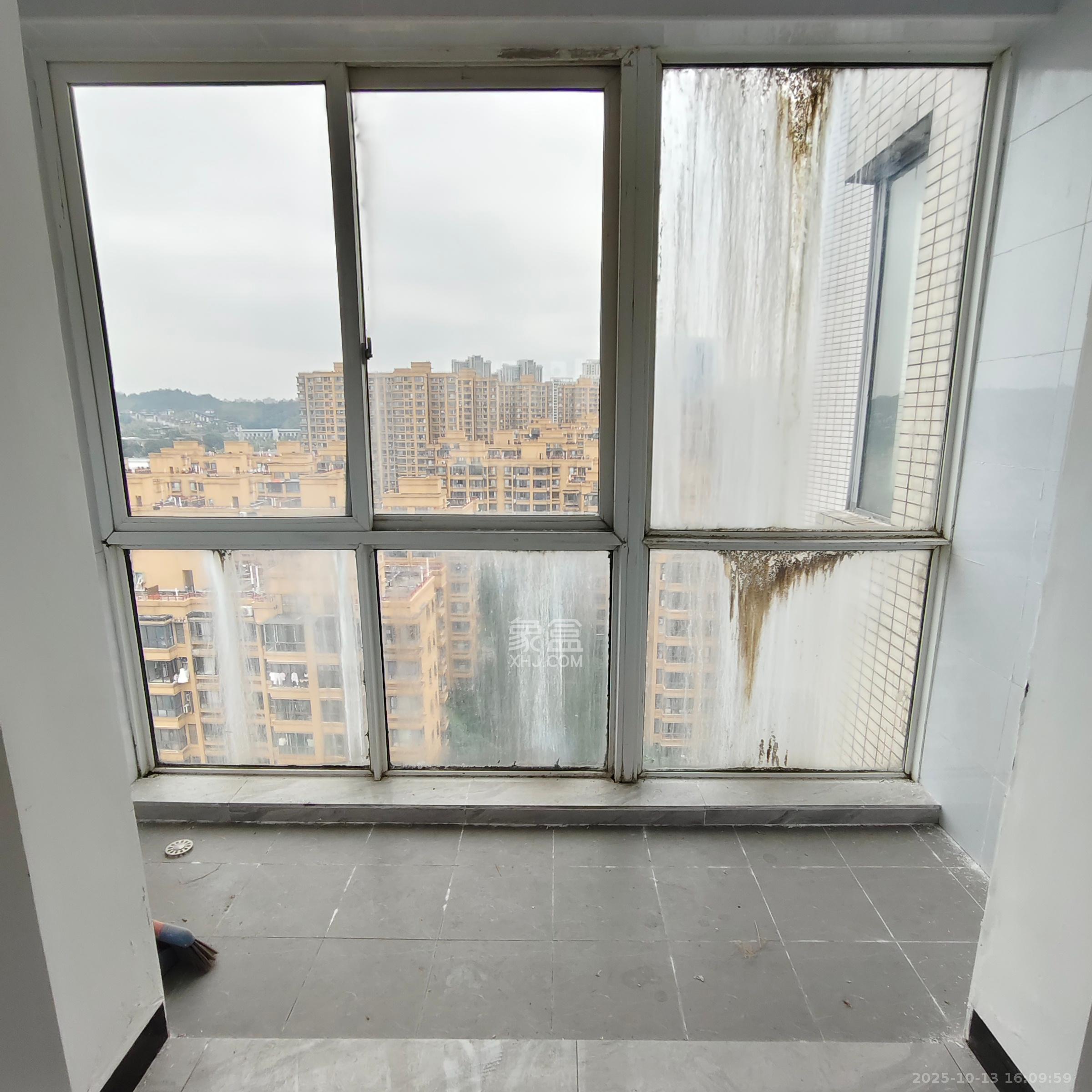 山语城一期  3室2厅2卫    2500.0元/月室内图