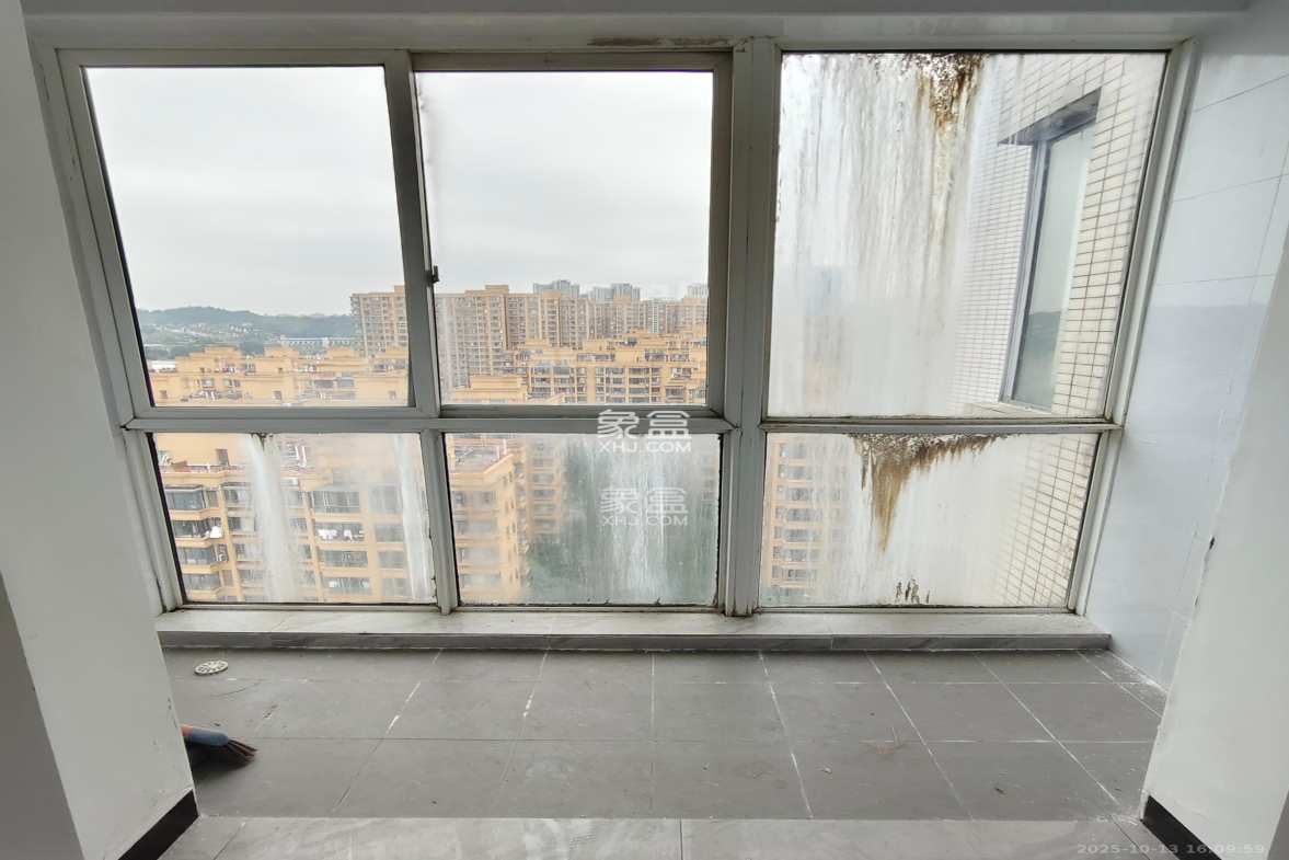 山语城一期 3室2厅2卫 2500.0元/月 山语城一期 3室2厅2卫 2500.0元/月室内图