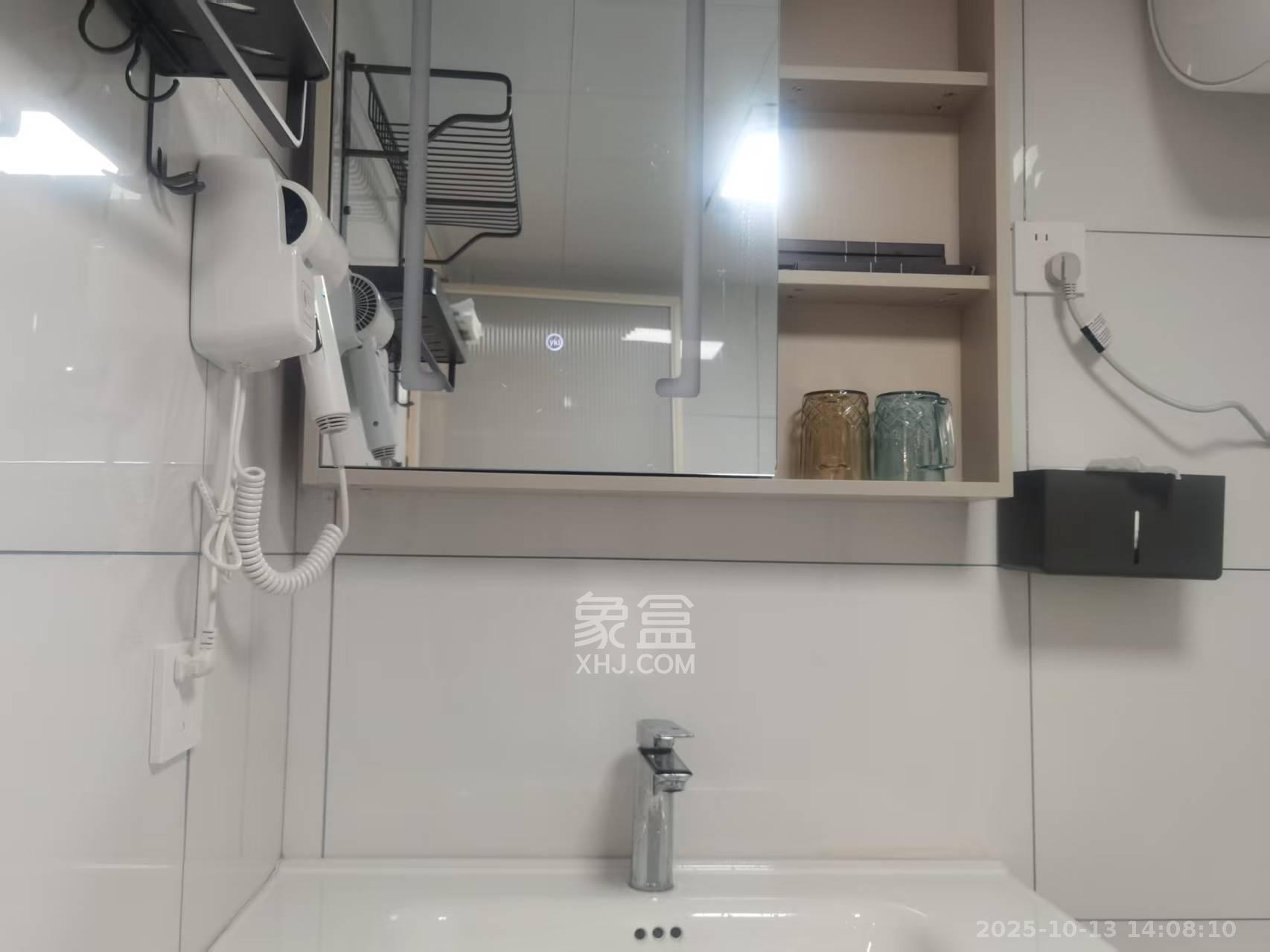 绿地V岛  1室1厅1卫    2200.0元/月室内图