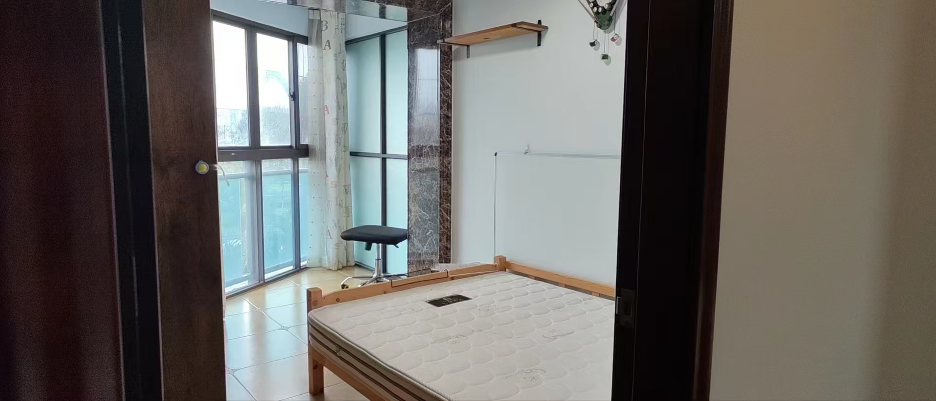 保利中央海岸一二期  3室2厅2卫    200.0万客厅